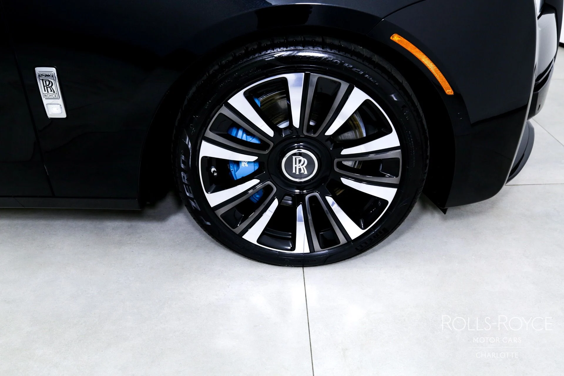 mph035_3390757287_Used_2024_Rolls_Royce_Ghost_1746461568_5f024465b8