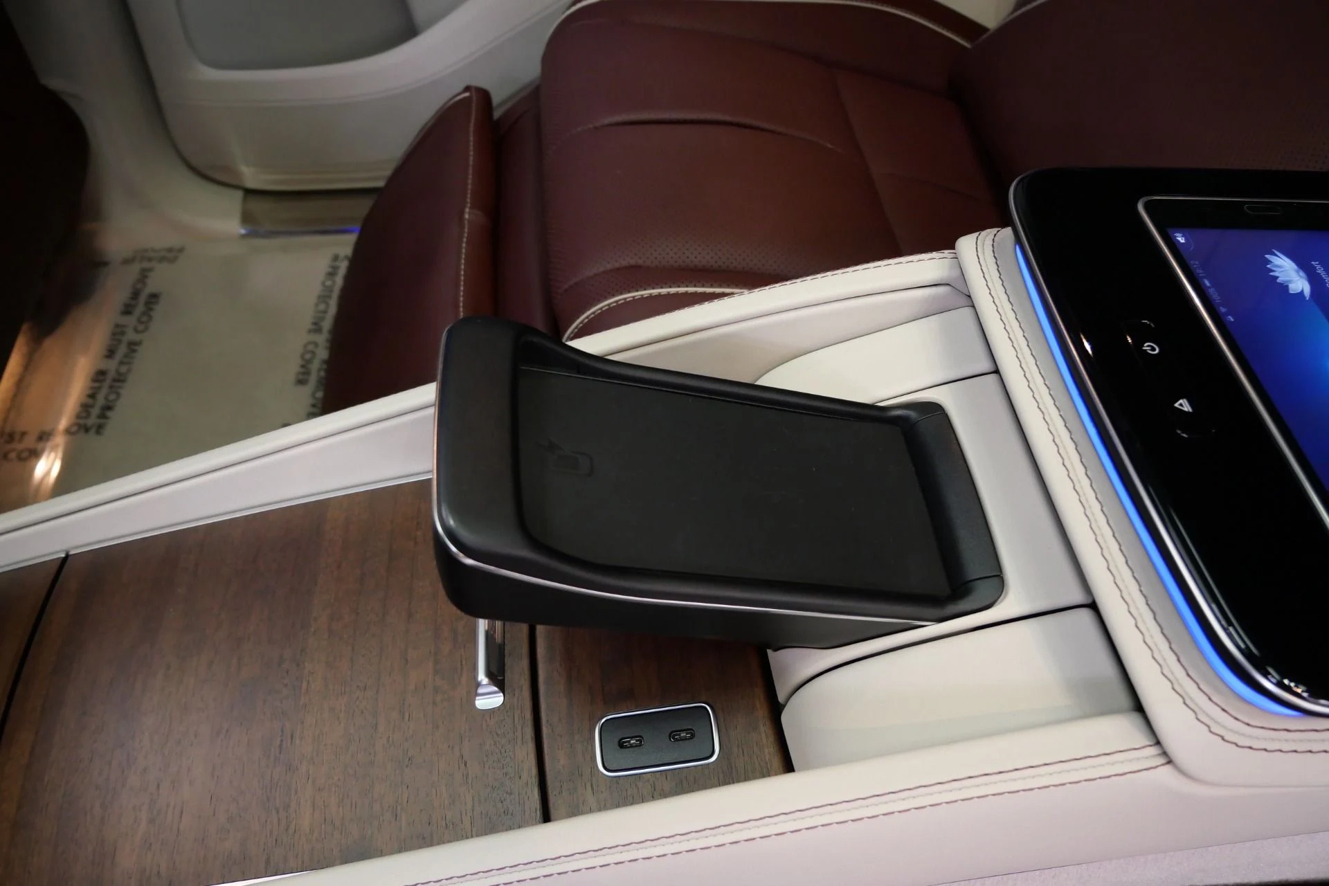 mph035_3390856506_Used_2022_Mercedes_Benz_Maybach_GLS_600_4_MATIC_Beautiful_Colors_Four_Seat_Configuration_Walnut_Trim_1776795080_4c6185457f