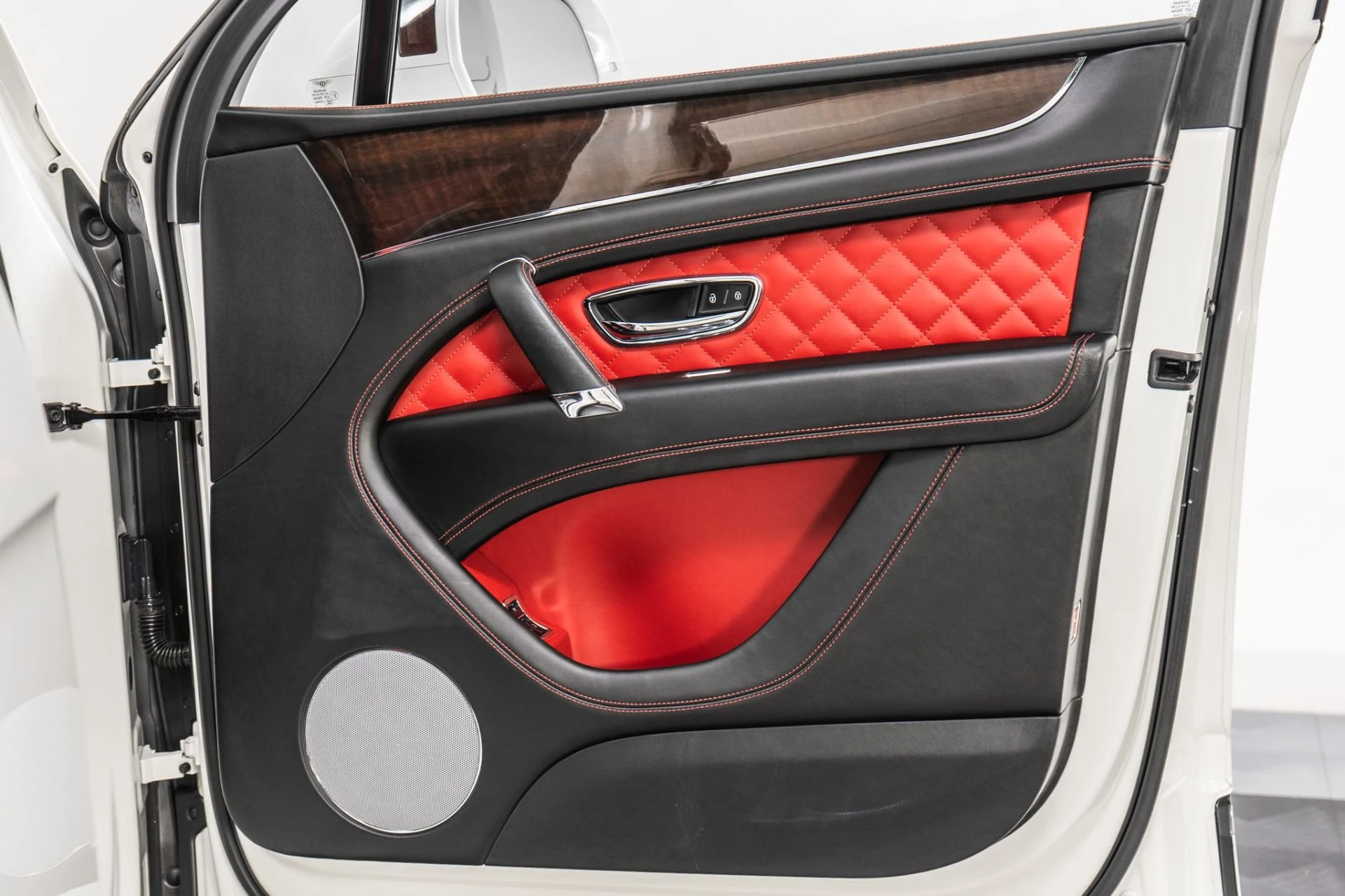 mph035_3391527435_Used_2018_Bentley_Bentayga_Activity_Edition_1786648878_ed8feb4c84