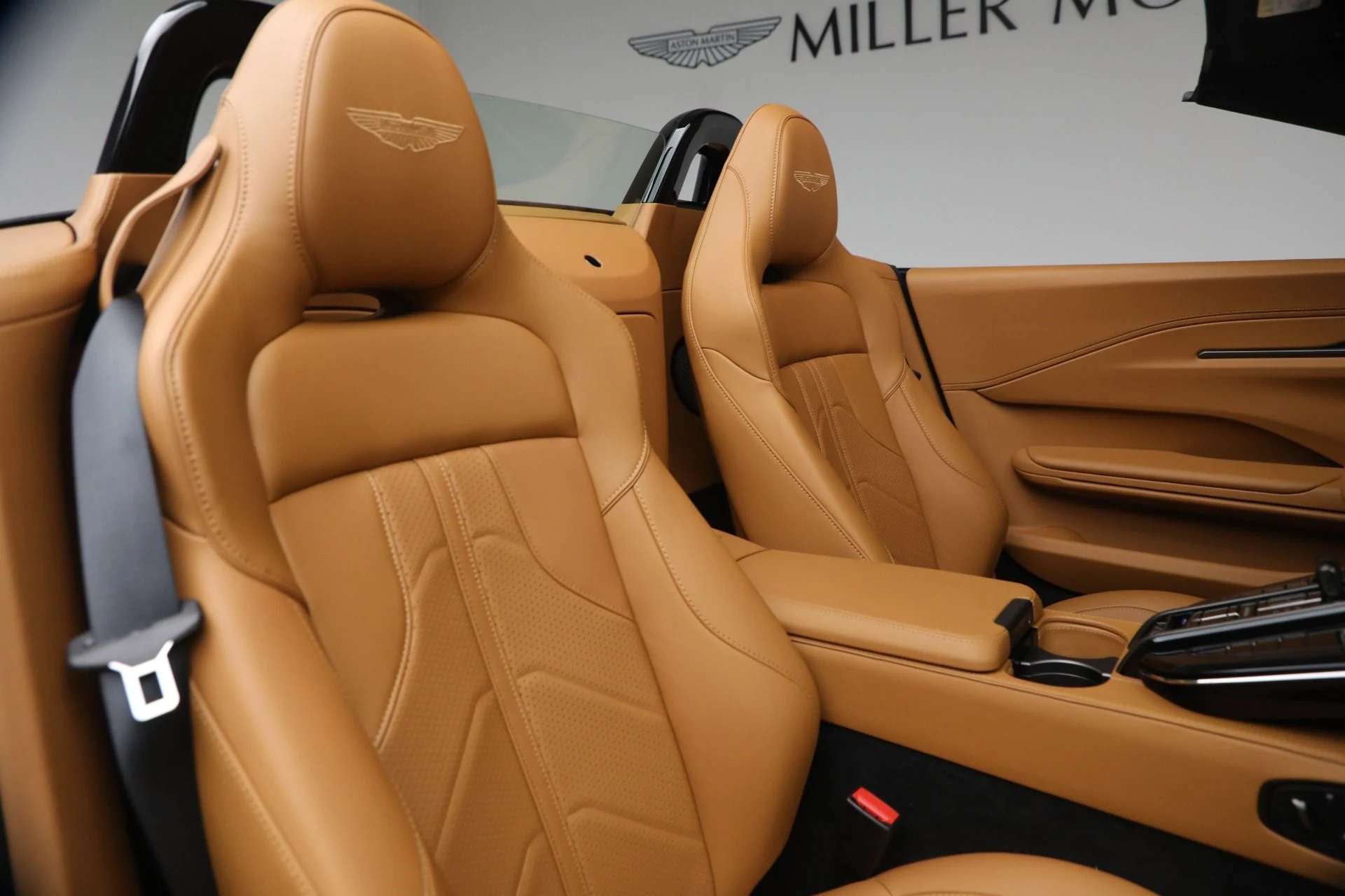 mph035_3392846984_New_2026_Aston_Martin_Vantage_Roadster_1767214554_1661cdbaf3