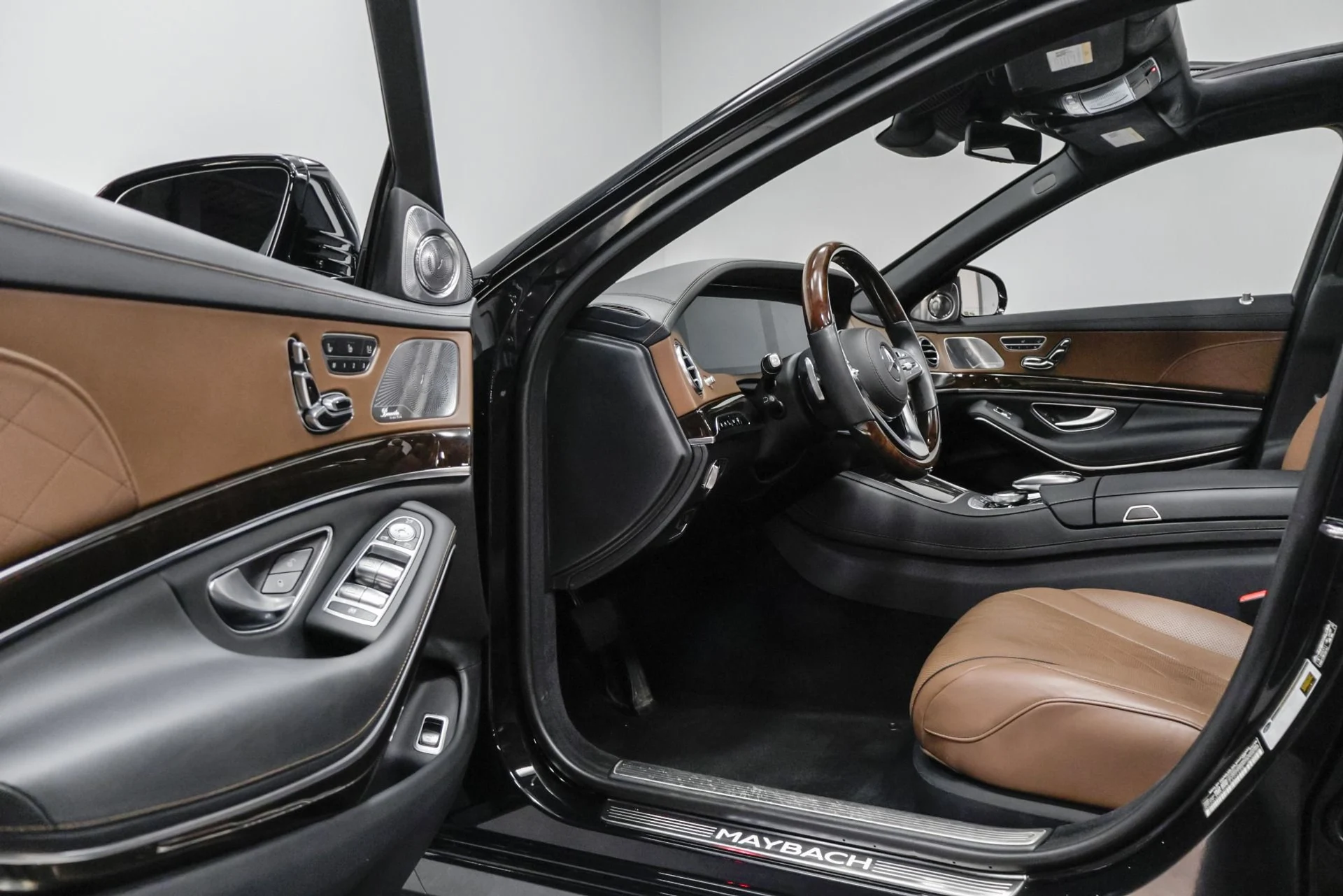 mph035_3404010350_Used_2019_Mercedes_Benz_S_Class_Maybach_S_560_4_MATIC_1761681414_efecdf78a6