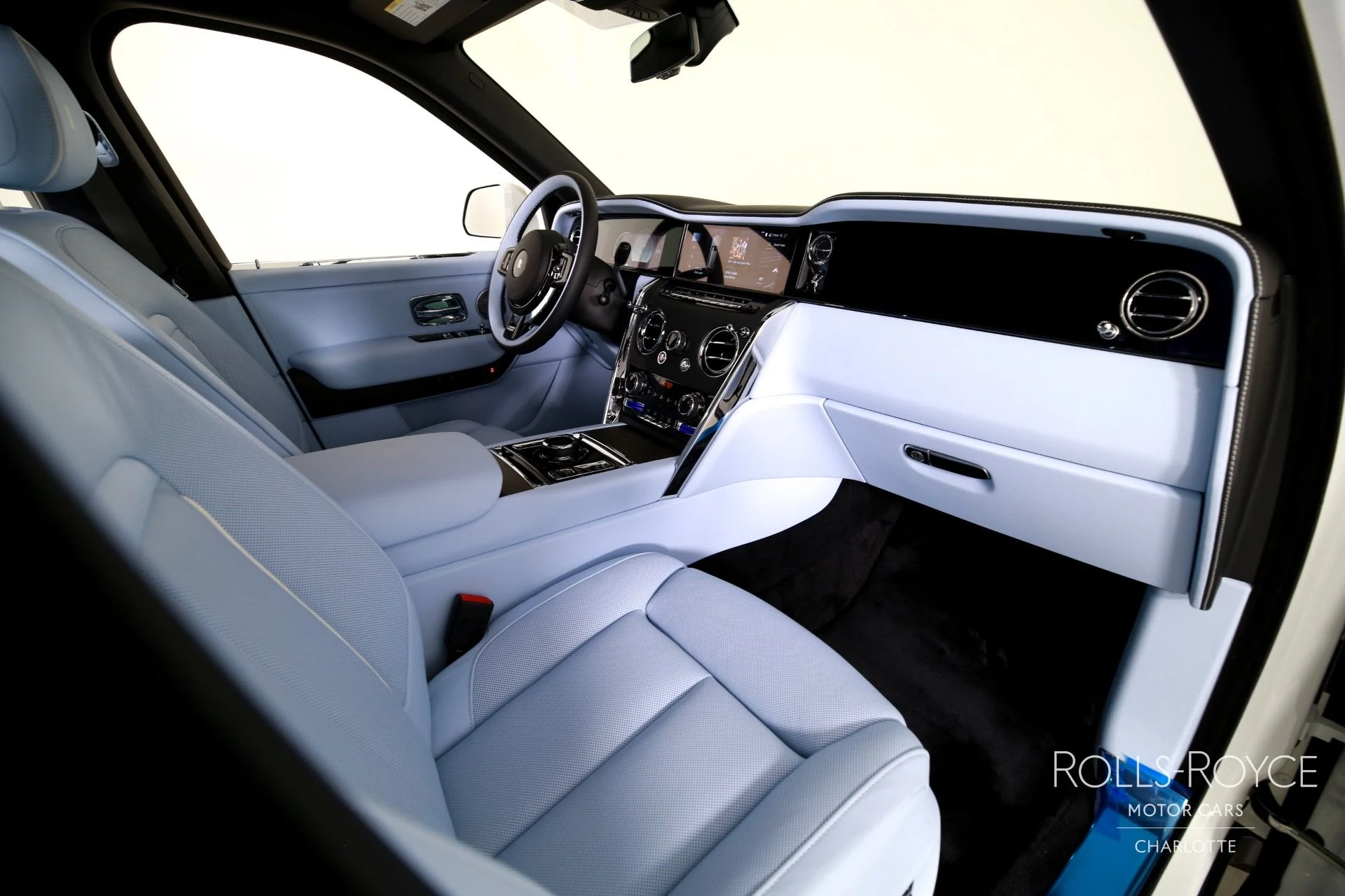 mph035_3412747838_Used_2026_Rolls_Royce_Cullinan_1759509260_72a5781372