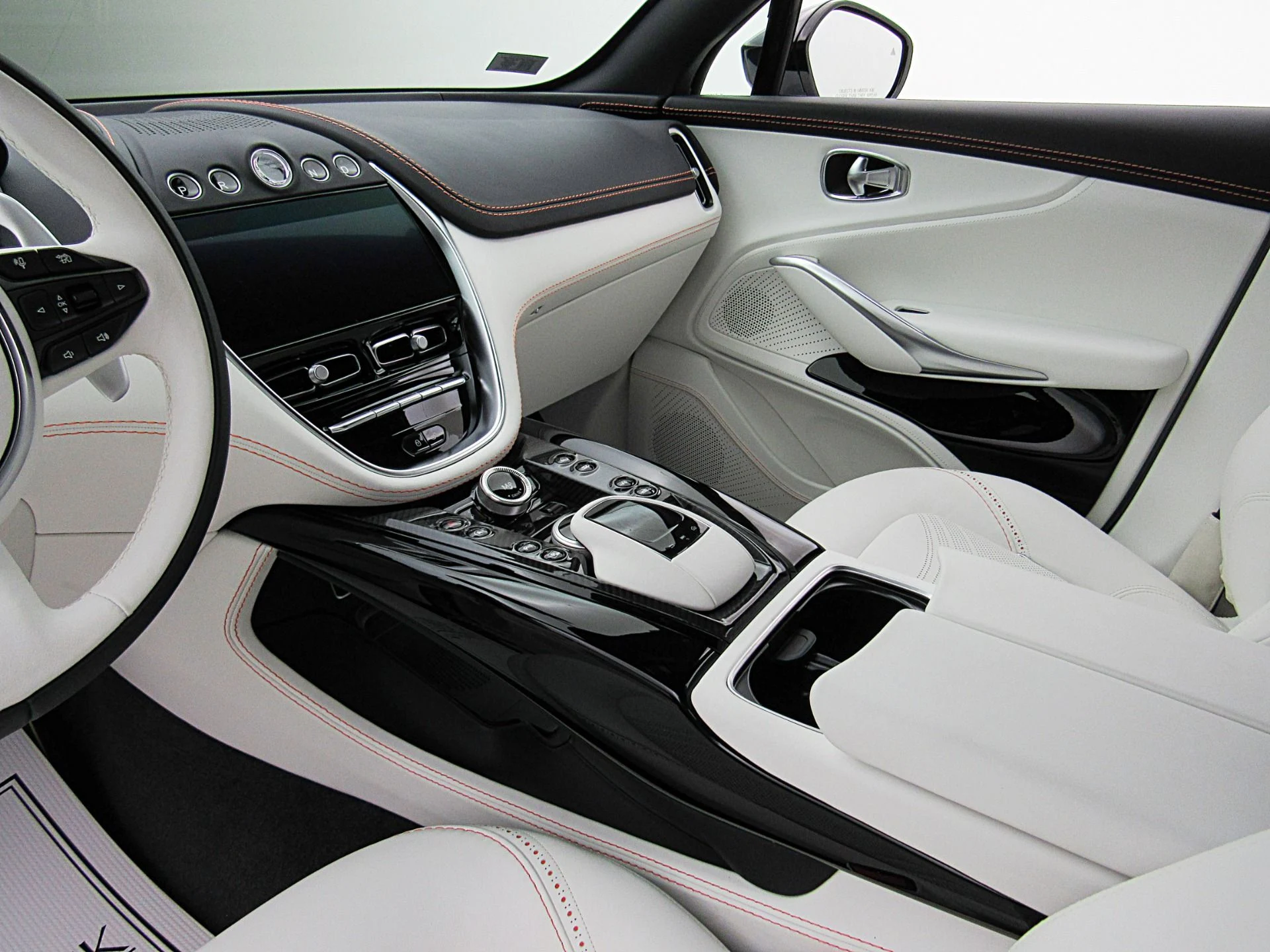 mph035_3413152320_Used_2023_Aston_Martin_DBX_707_ac919a0519