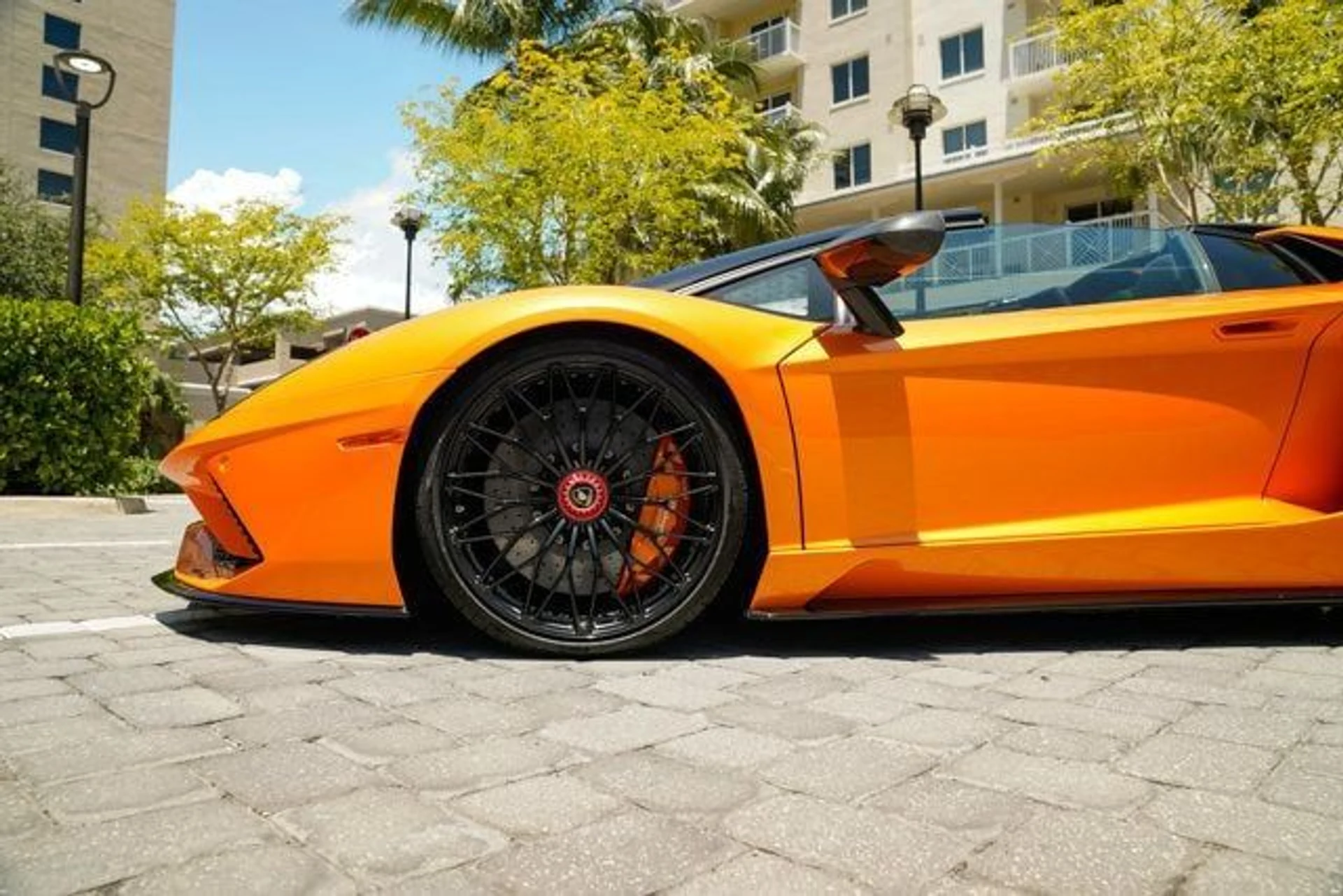 mph035_3417106859_used_2018_lamborghini_aventador_sroadster_14354_22897283_36_640_f12198e079