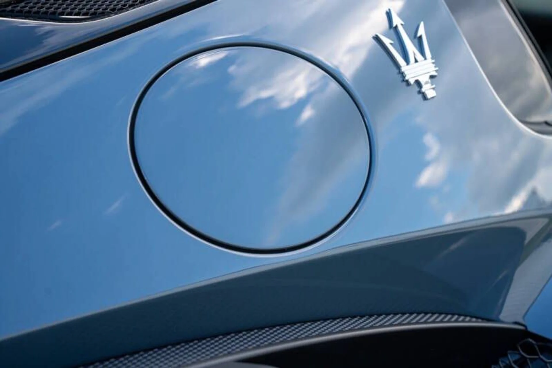mph035_3425957684_2023_maserati_mc20_base_2dr_coupe_8c30e33406