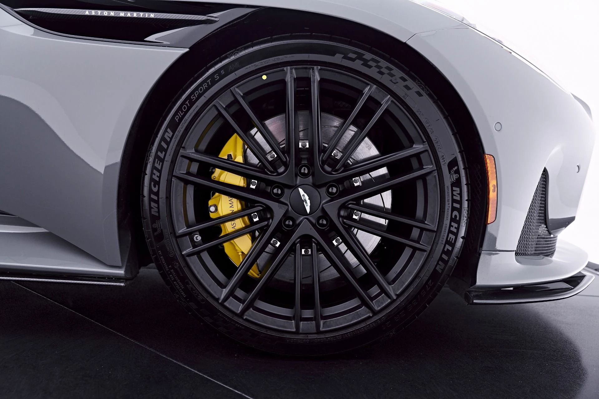mph035_342732021_Used_2024_Aston_Martin_DB_12_1781813814_9e8ca286e0