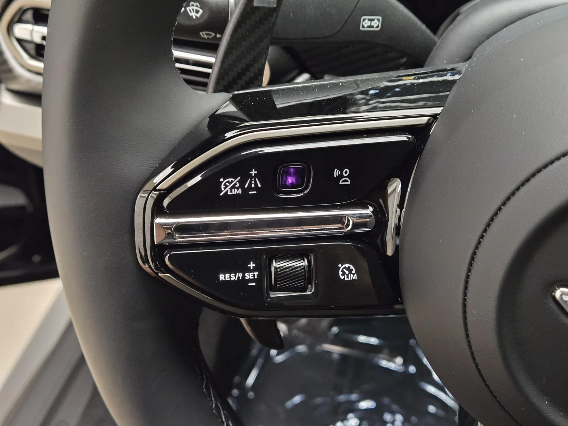 mph035_3430982074_New_2026_Aston_Martin_Vantage_S_1775539092_8c7cb00842