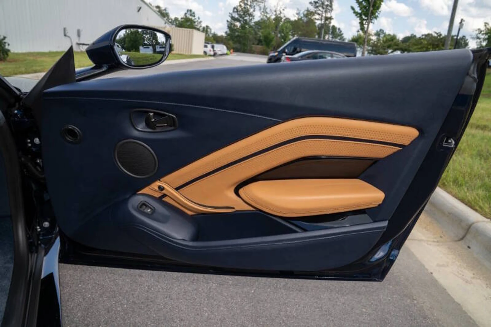 mph035_344562325_2020_aston_martin_vantage_base_2dr_coupe_92b540bdc3