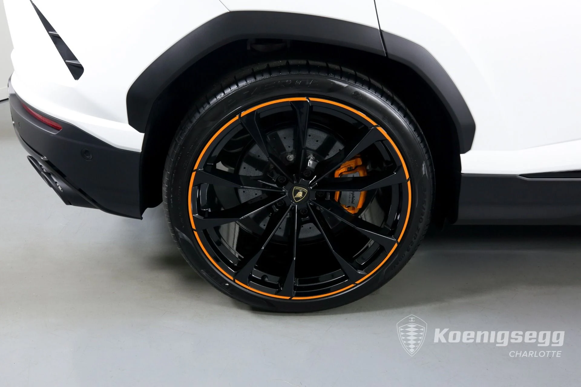 mph035_3488385353_Used_2022_LAMBORGHINI_URUS_1671576431_1081f8591b