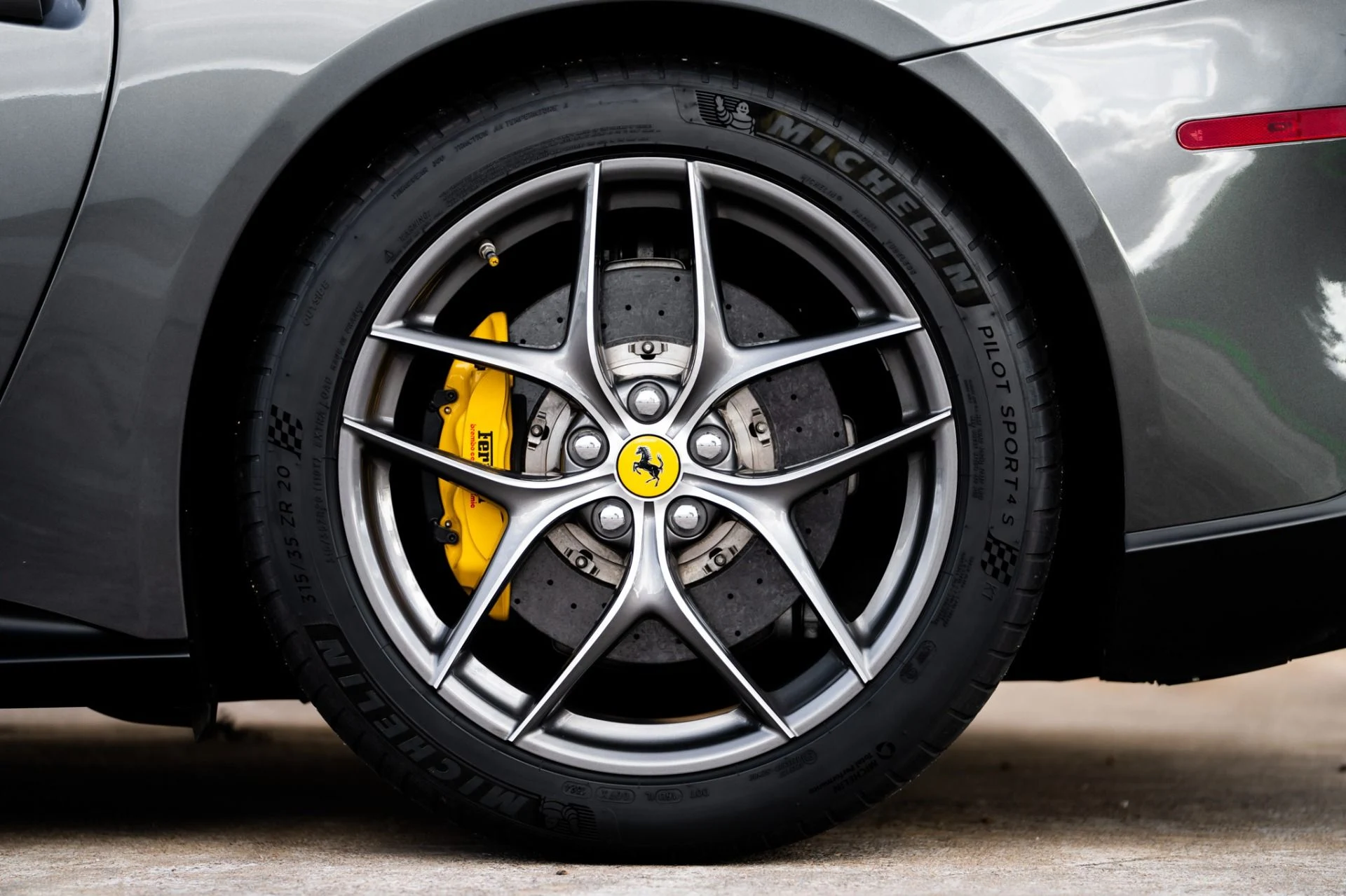 mph035_3495086384_Used_2015_Ferrari_F12berlinetta_1763421627_7a6afac128