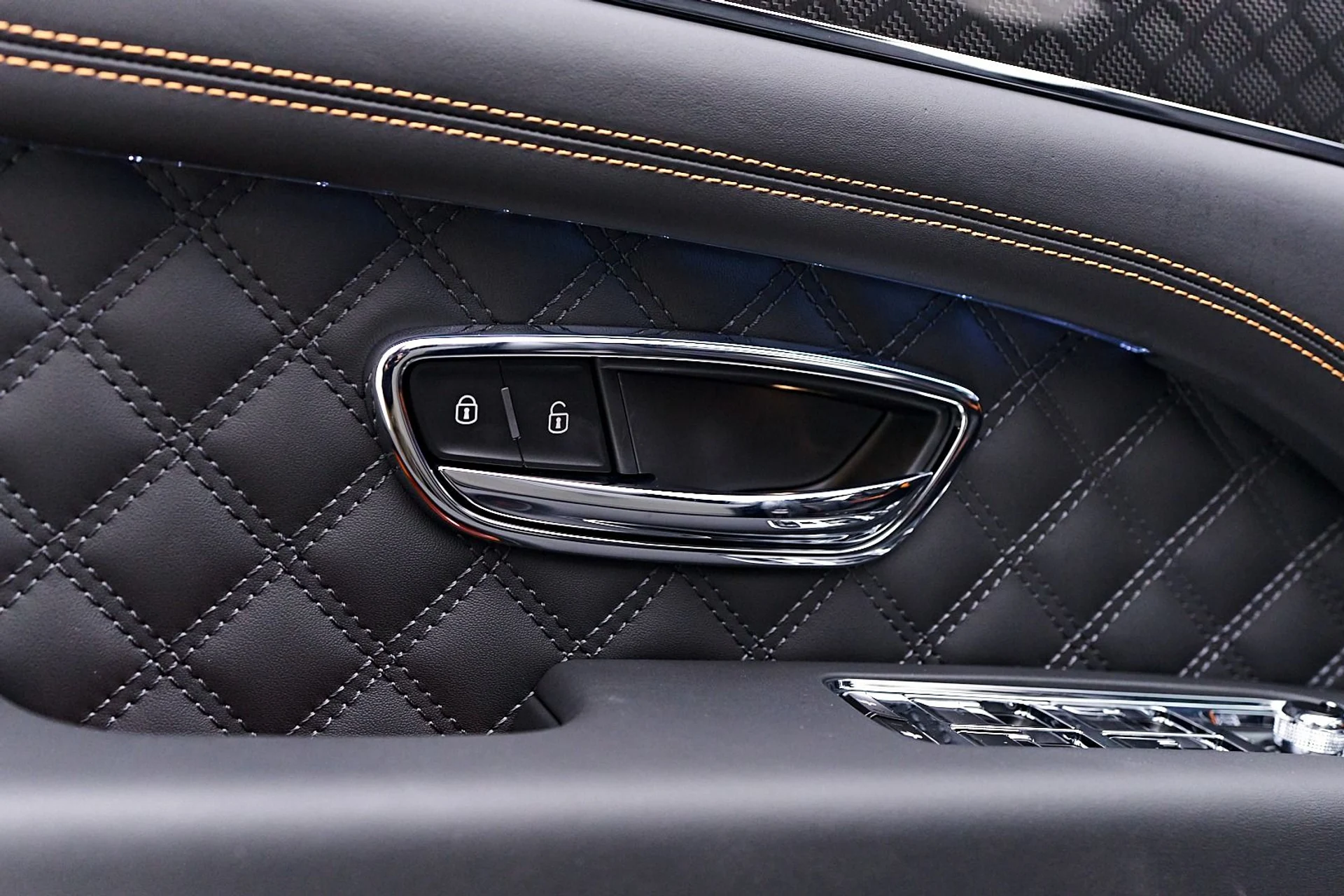 mph035_3513536701_Used_2025_Bentley_Bentayga_S_Black_Edition_1738363048_3002b27dbf