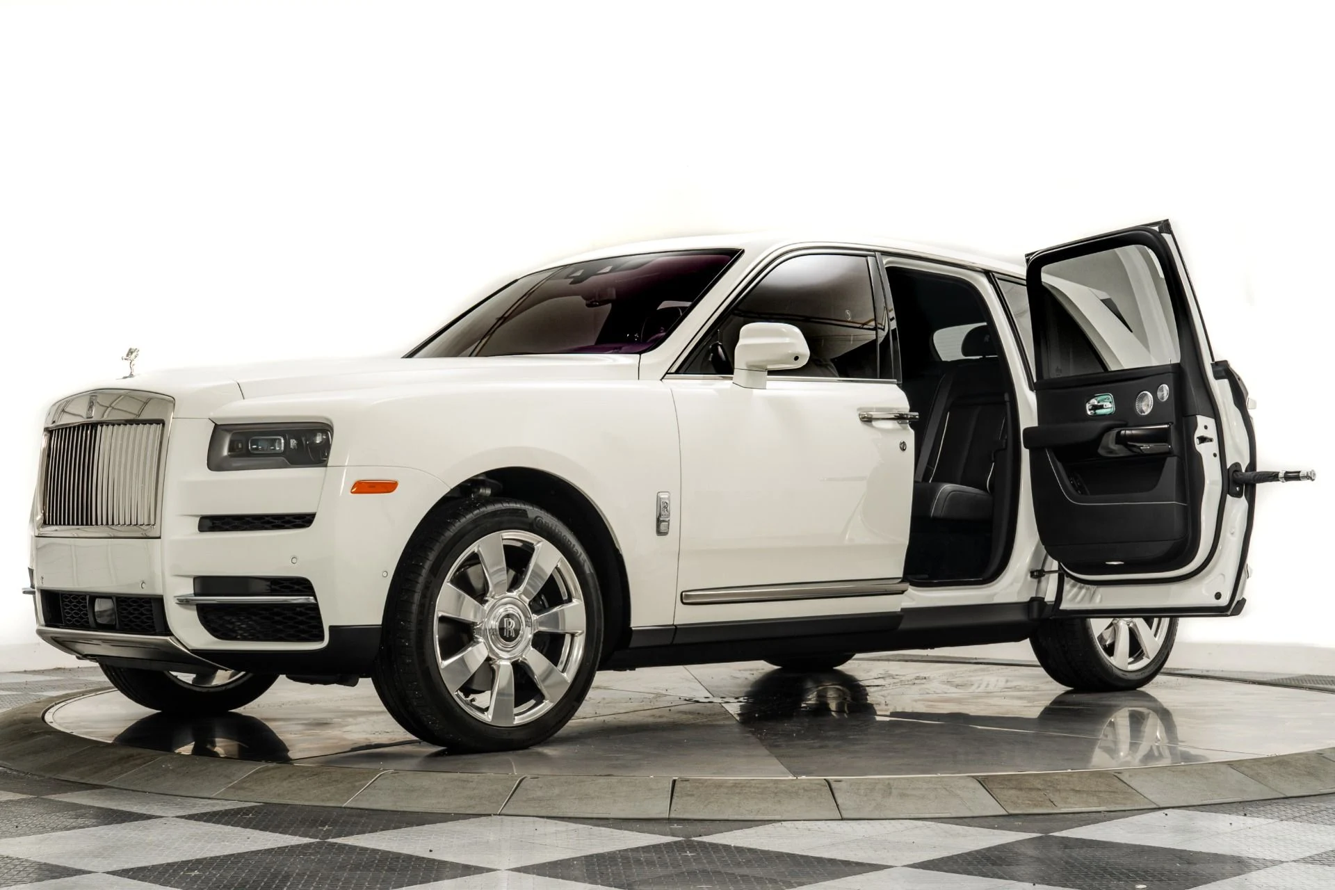 mph035_3518841256_Used_2020_Rolls_Royce_Cullinan_1759852879_749c97d8b4