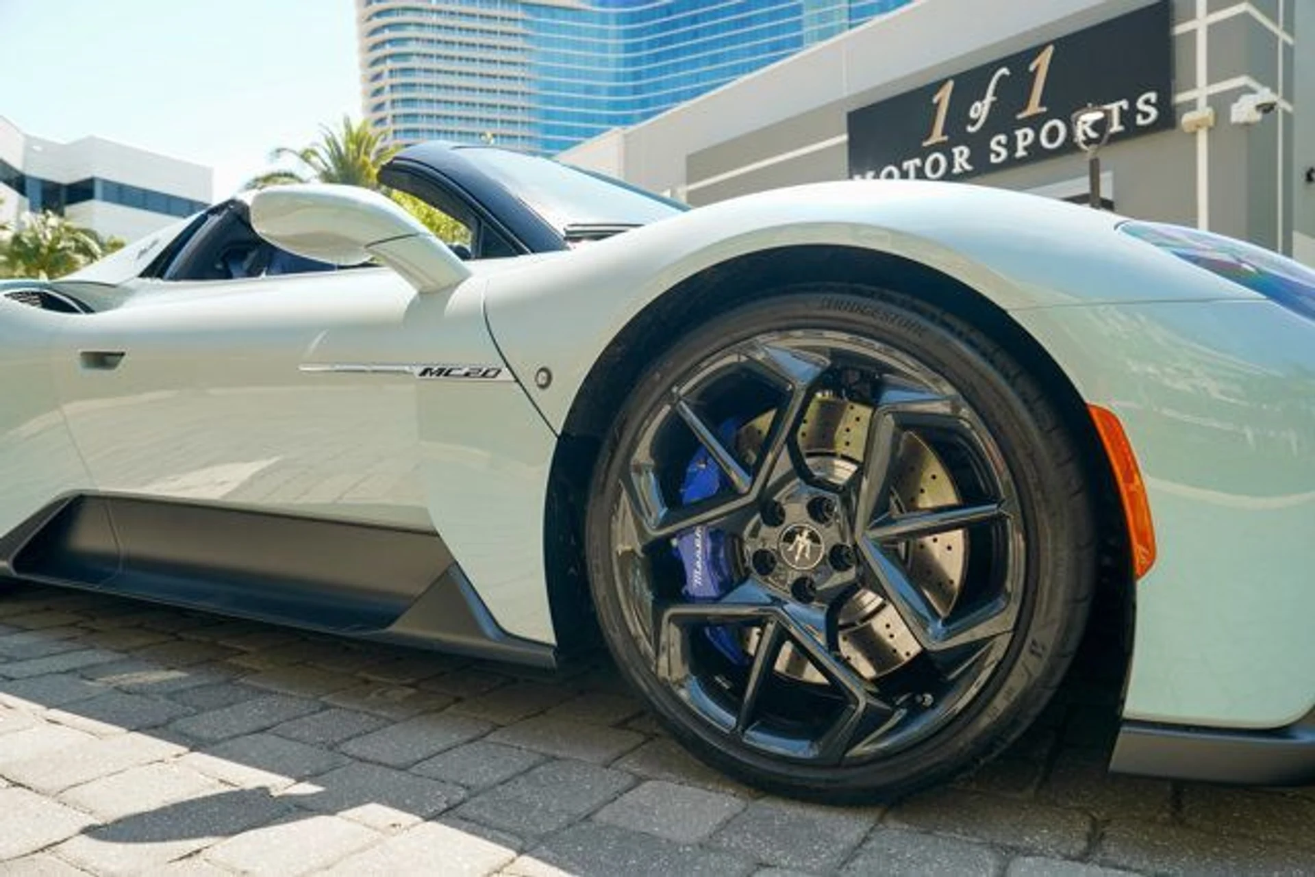 mph035_3520152641_22997717_36_640_4de912d5b8