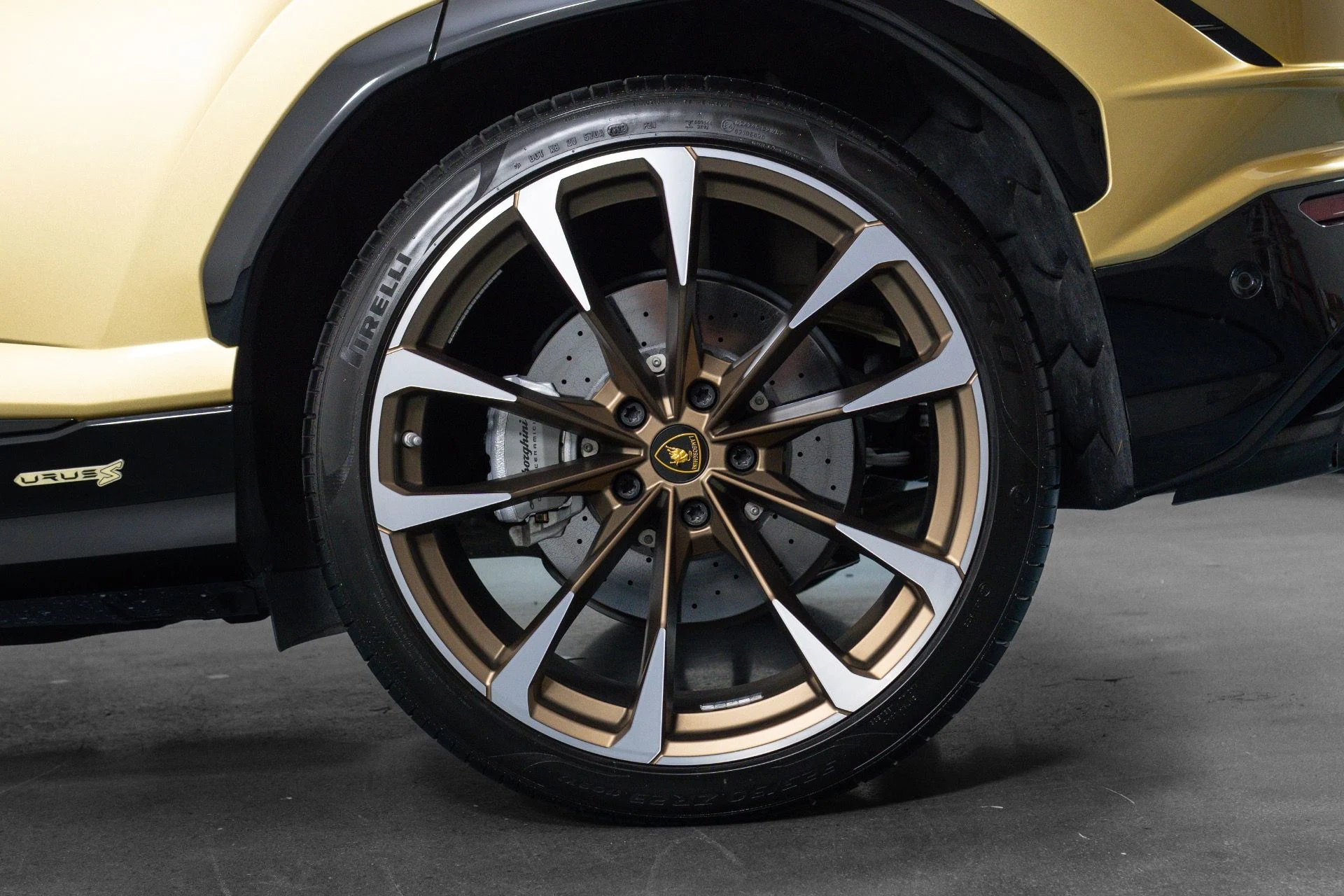 mph035_3524020213_Used_2023_Lamborghini_Urus_S_1781741186_eb7c9aa184