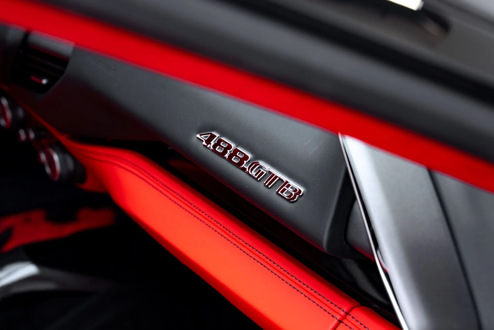 mph035_3530033909_Used_2019_Ferrari_488_GTB_1778776407_5e15cd310a