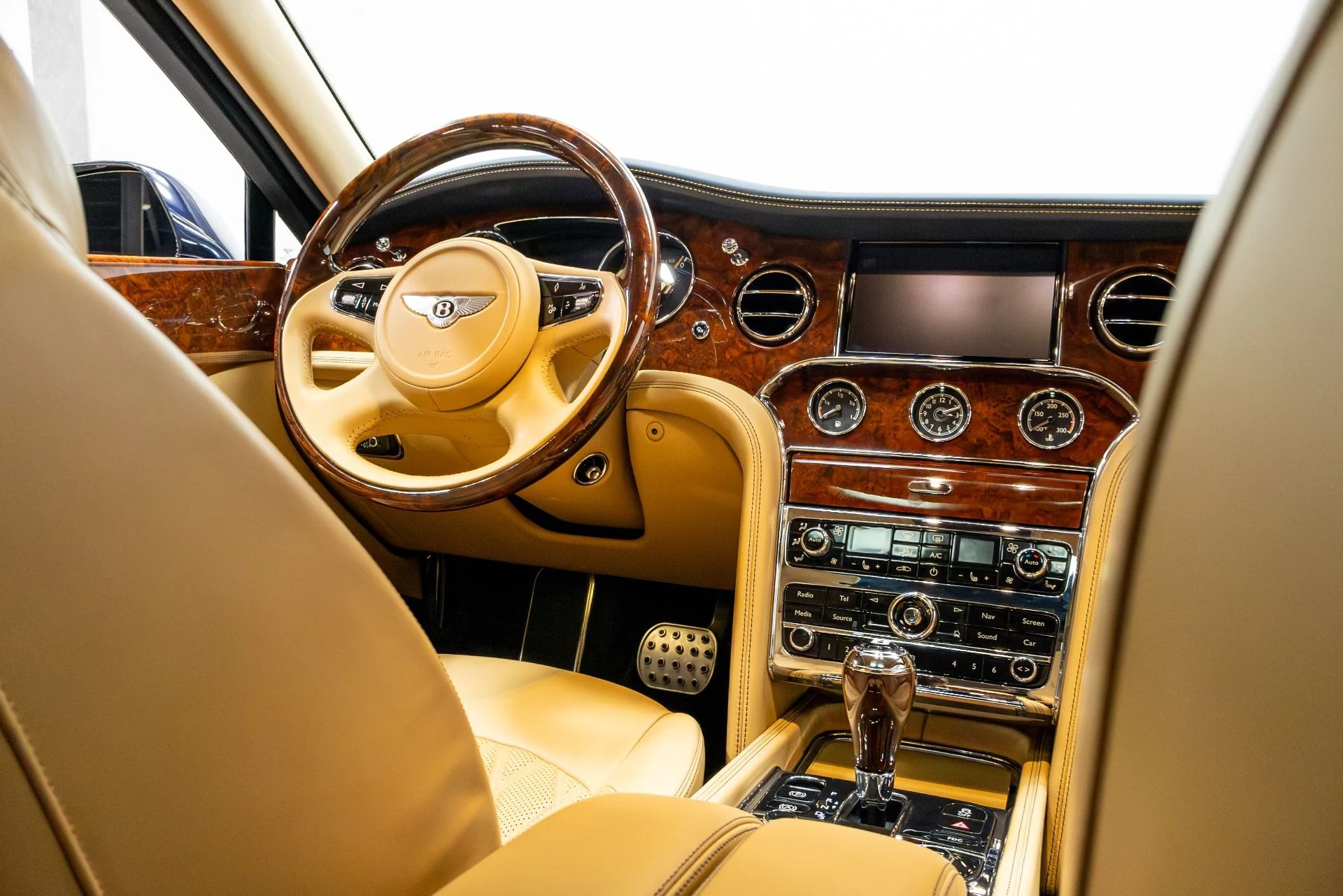 mph035_3538230335_Used_2017_Bentley_Mulsanne_1775514187_8dd475ff1f