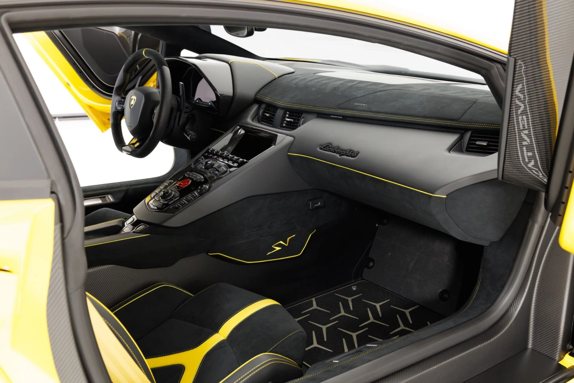 mph035_3544656671_Used_2016_Lamborghini_Aventador_LP_750_4_Superveloce_1785278593_34f64f524d
