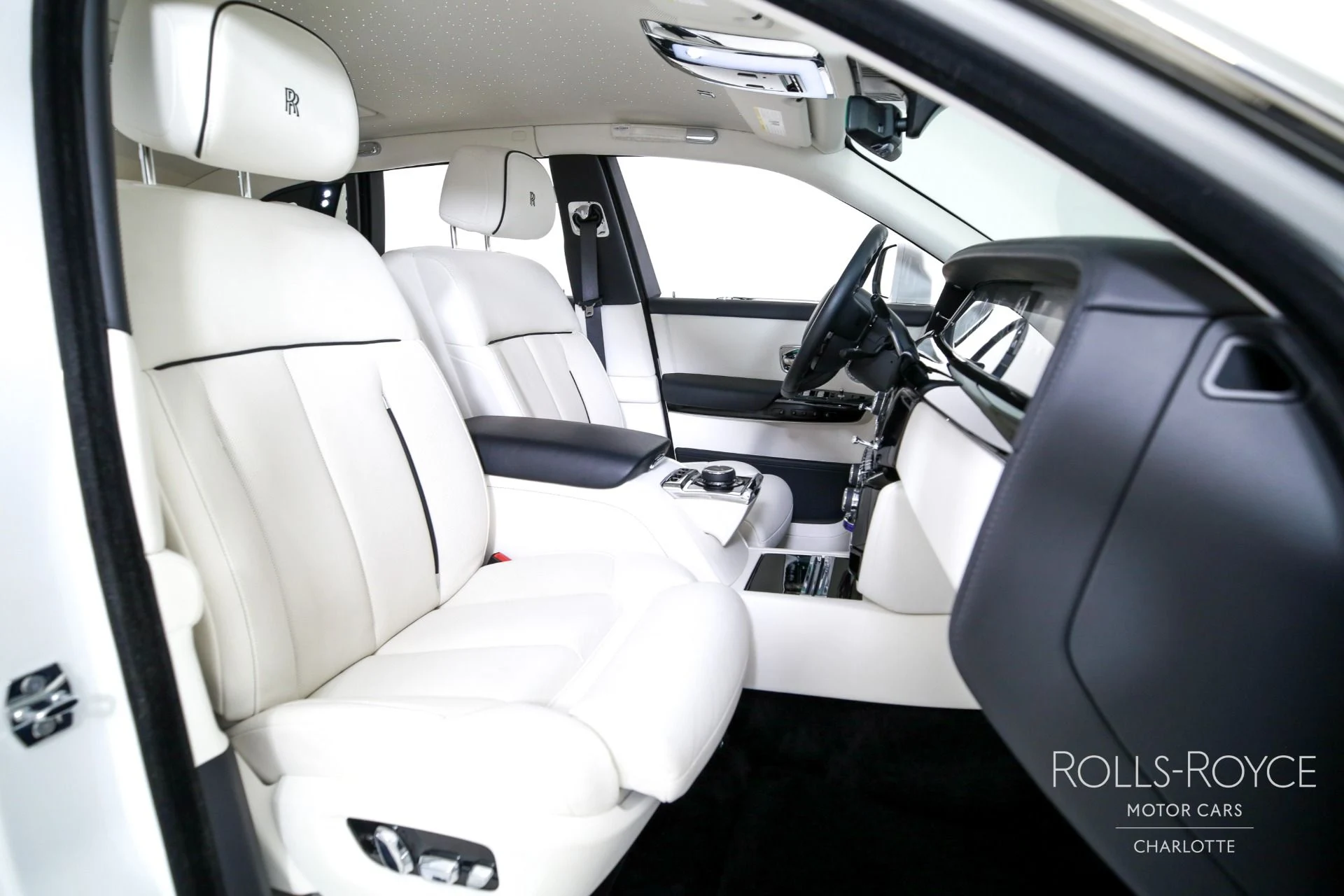 mph035_3549928538_Used_2024_Rolls_Royce_Phantom_1767116656_5eddd49a04