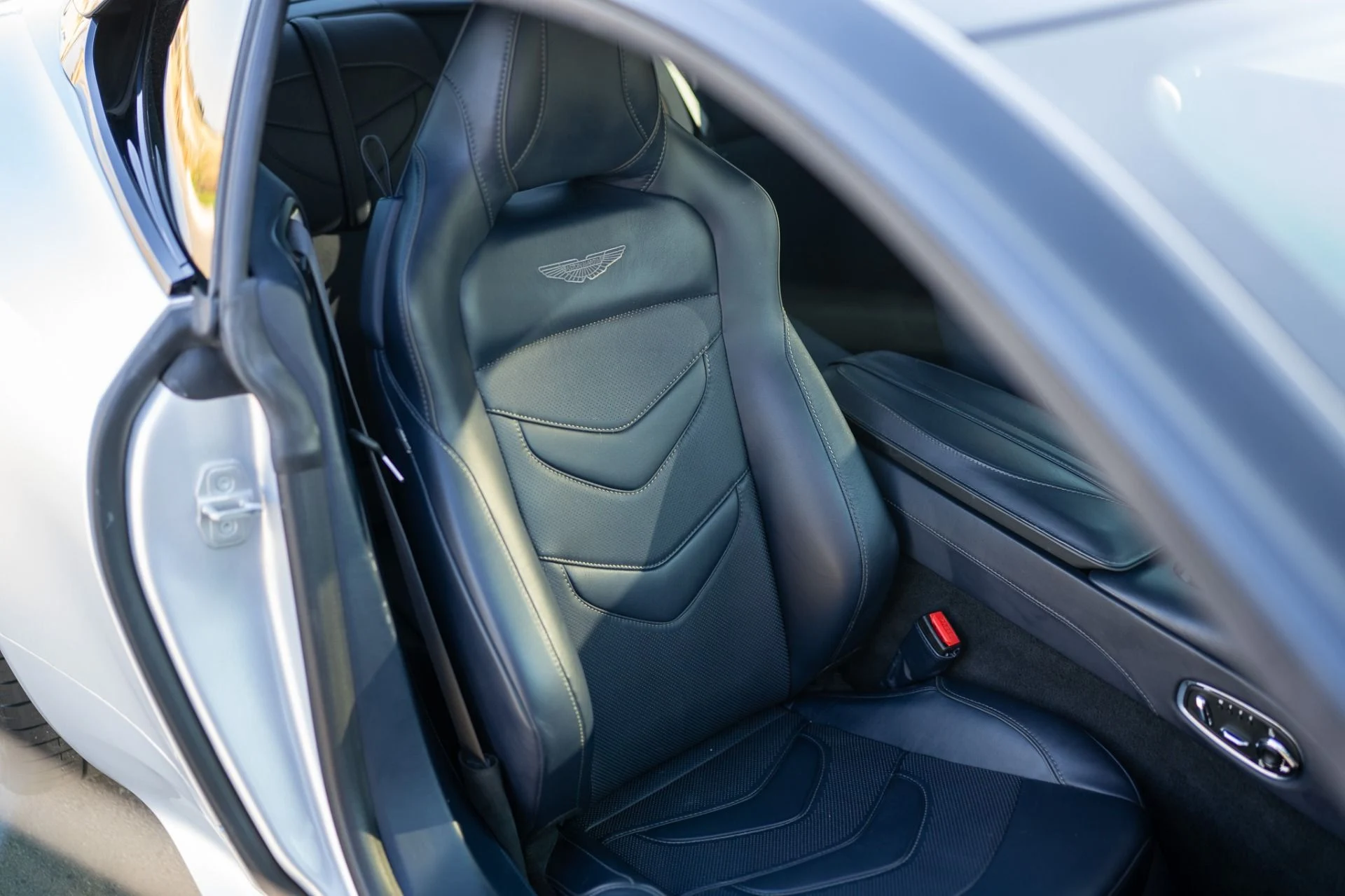 mph035_3550325349_Used_2020_Aston_Martin_DBS_Superleggera_1782927184_0a0ef32f5b