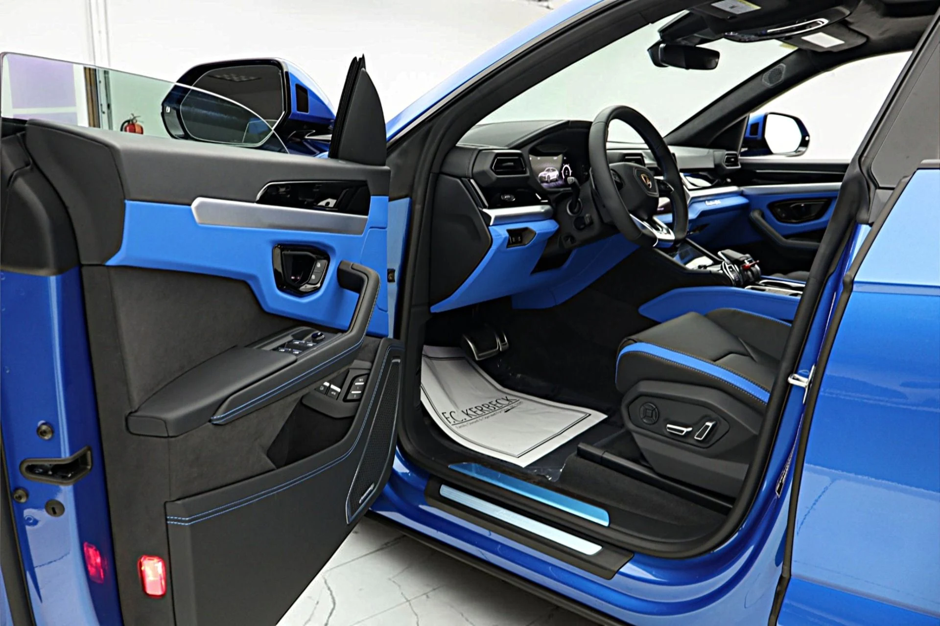 mph035_3552484556_New_2026_Lamborghini_Urus_SE_a25182b5a0