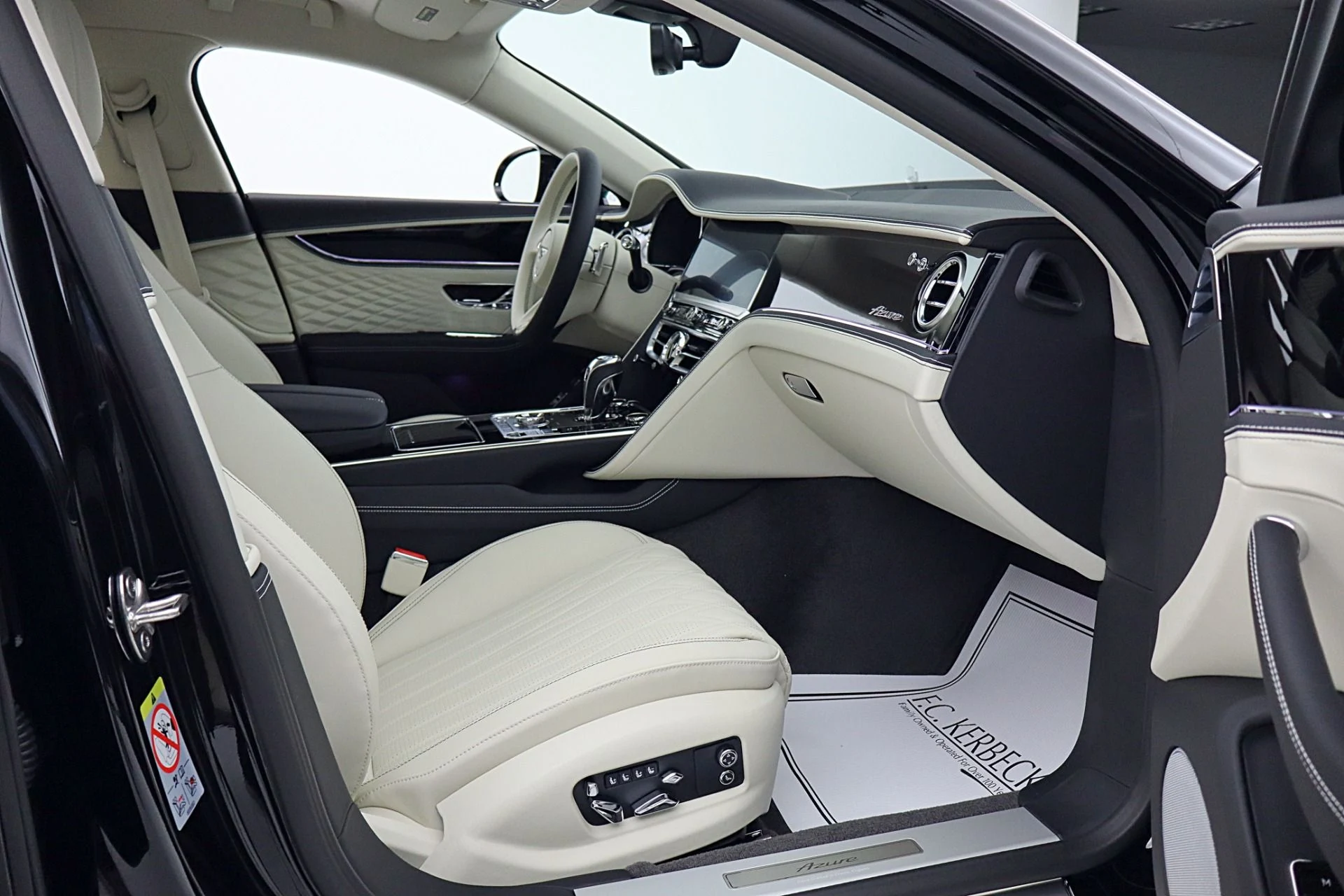 mph035_357298068_New_2026_BENTLEY_Flying_Spur_Azure_V8_9ee03f95d1