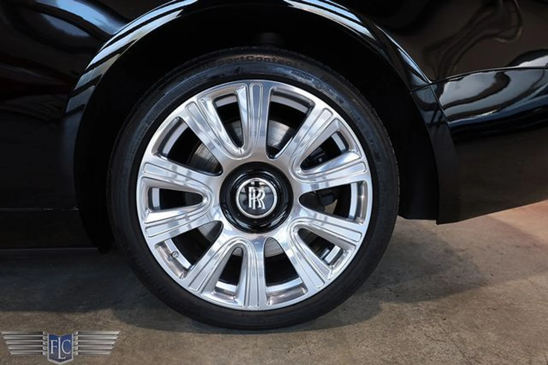 mph035_3575034867_used_2017_rolls_royce_dawn_convertible_9689_23082501_40_640_871e2138b2