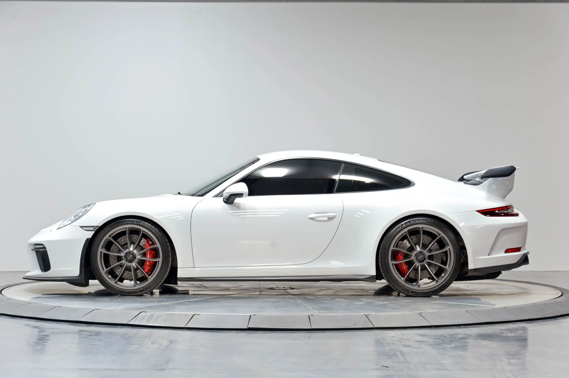 mph035_3580782464_Used_2018_Porsche_911_GT_3_1778195447_a8be59ef24
