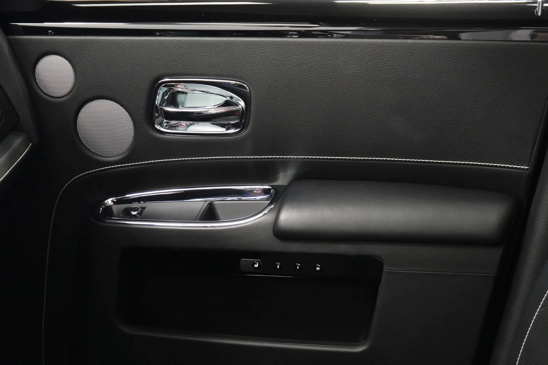 mph035_3592367083_Used_2013_Rolls_Royce_Ghost_Rear_Seat_Entertainment_Picnic_Tables_V12_Power_1766770444_1cf7426f52