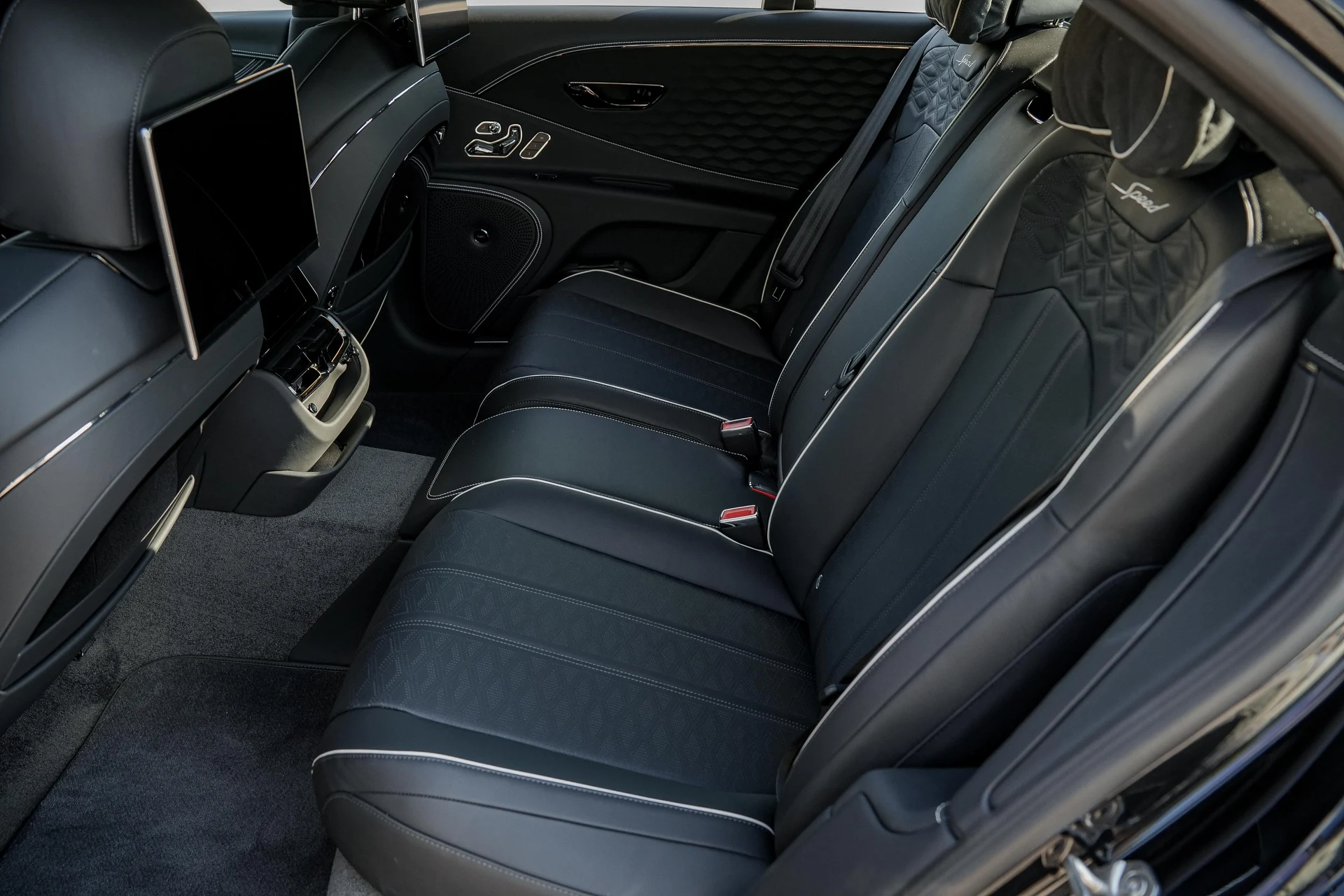 mph035_3597178263_Hi_Tech_Luxury_Imports_LLC_SCBBR_6_ZG_1_SC_022806_image_35_bb29539adb
