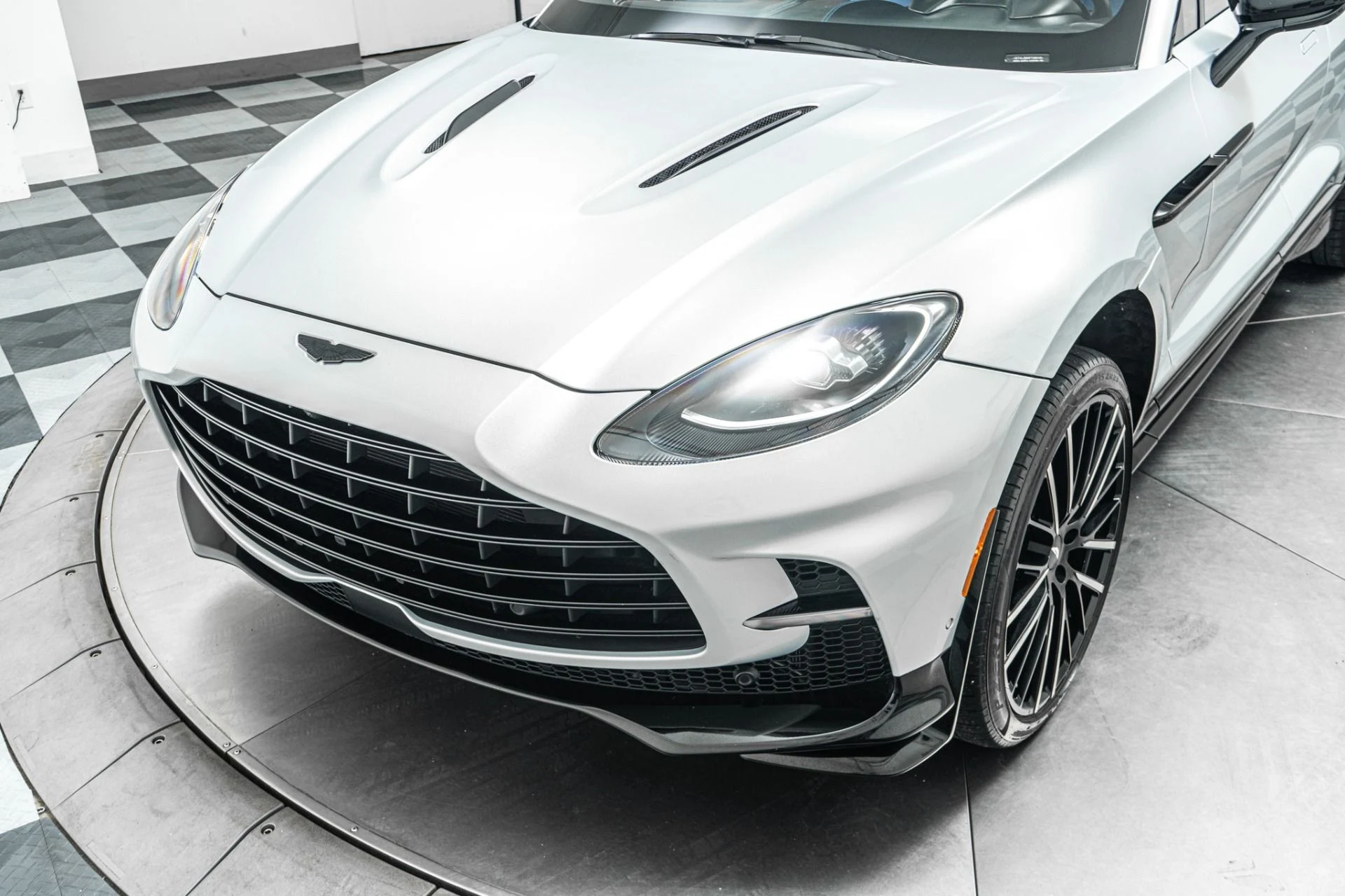 mph035_3602677395_Used_2023_Aston_Martin_DBX_707_1782508866_efe9112c55
