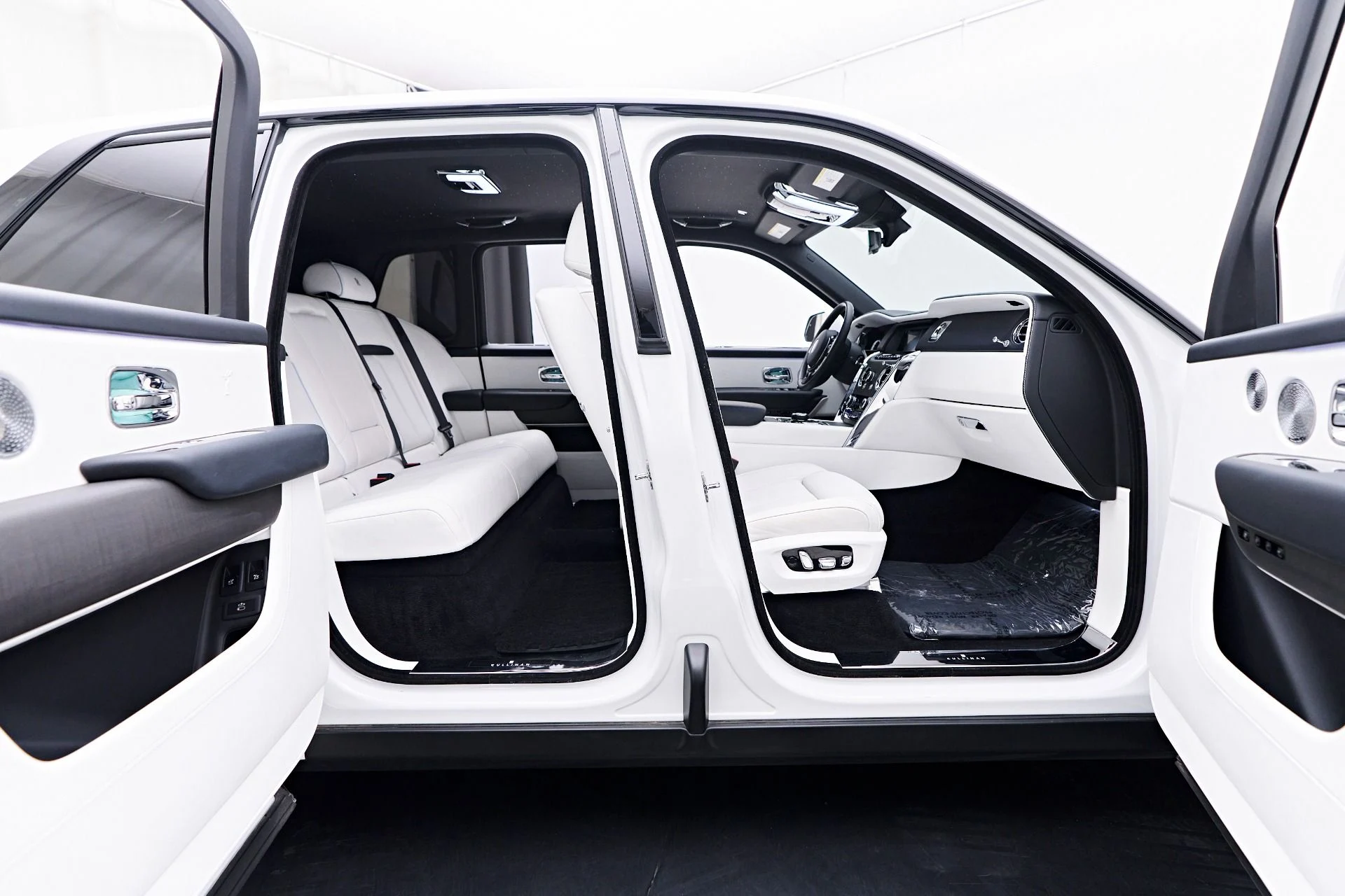mph035_360671966_Used_2021_Rolls_Royce_Cullinan_Base_1753128253_44ffeb1cce