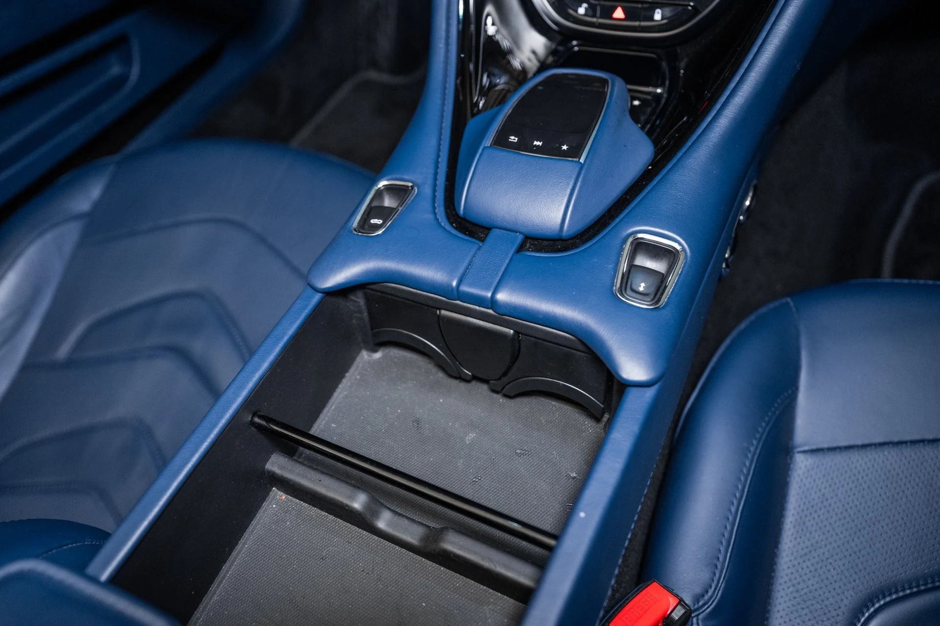 mph035_3612697421_Used_2020_Aston_Martin_DBS_Superleggera_1753546396_42c8c249ab