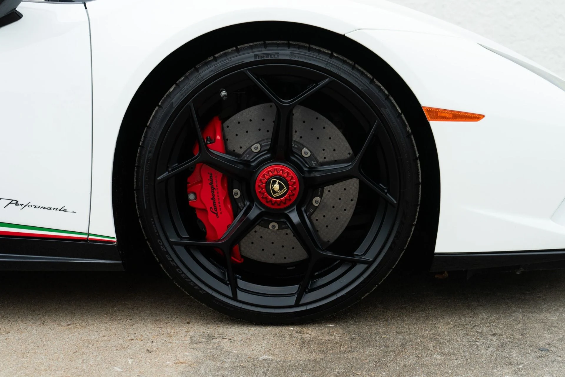 mph035_3620709323_Used_2018_Lamborghini_Huracan_LP_640_4_Performante_1784070593_208ac04fd1