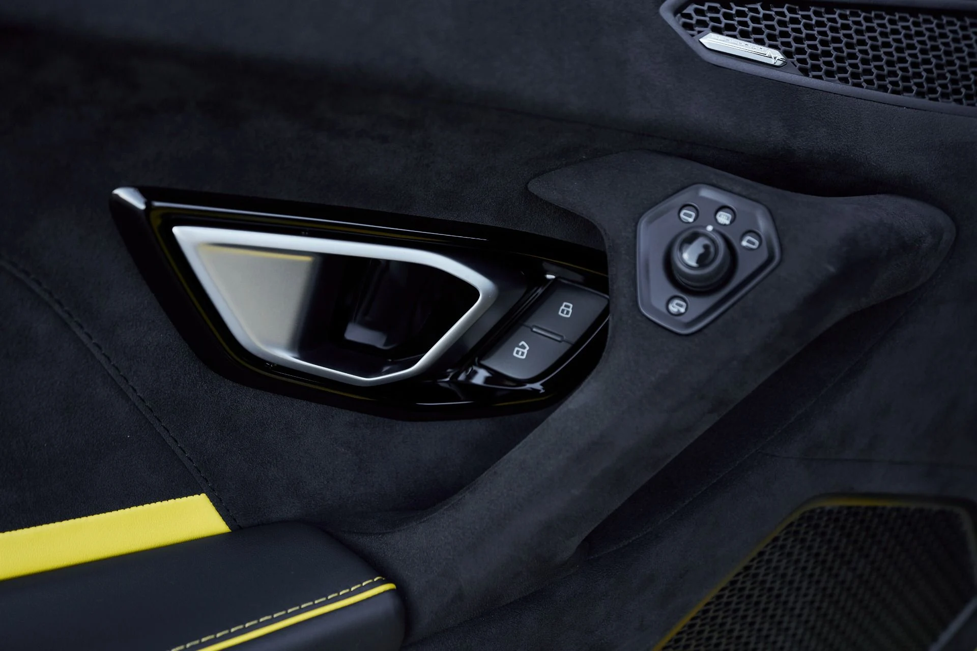 mph035_3626289545_Used_2023_Lamborghini_Huracan_Tecnica_Base_1765333520_9d8fd5da7e