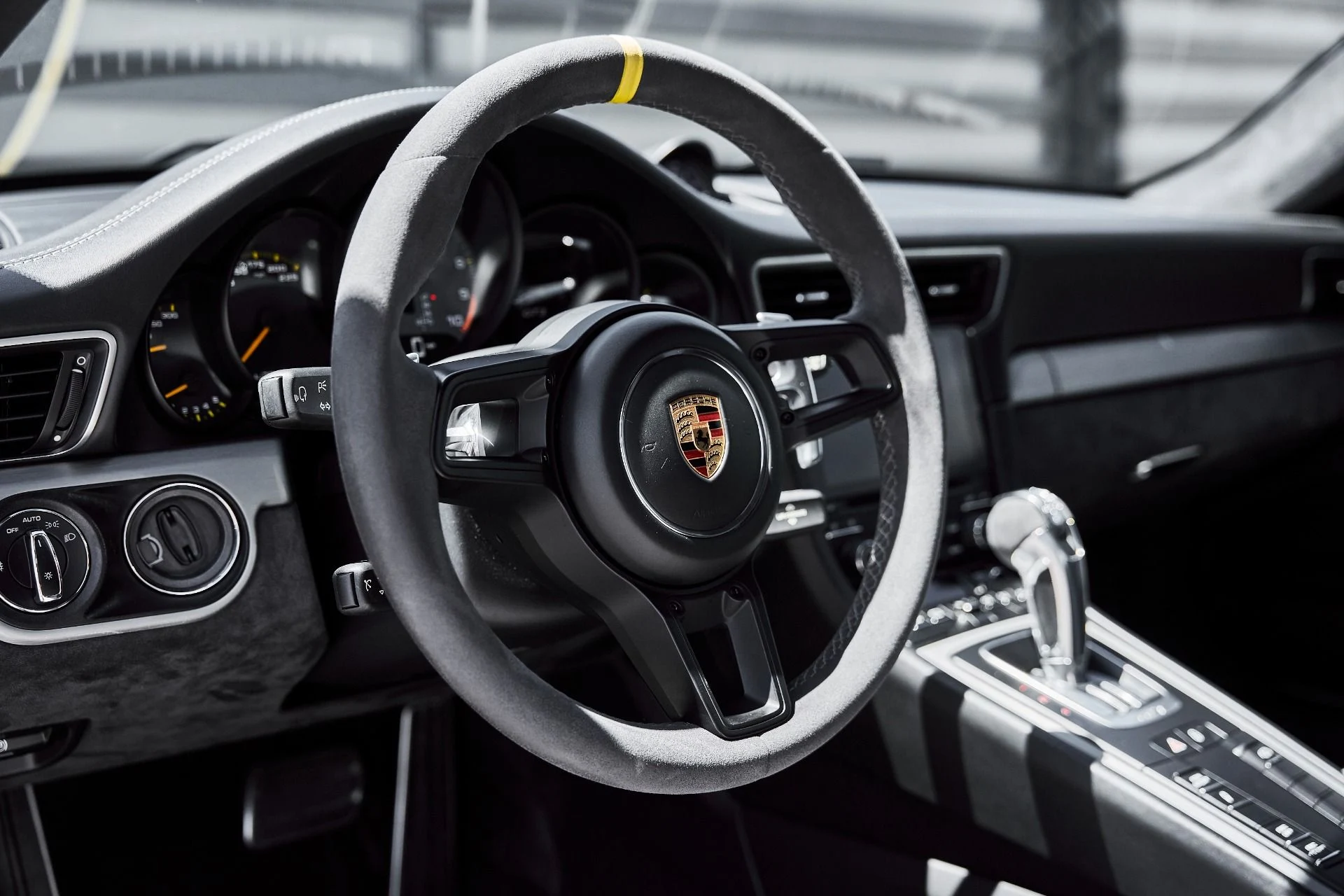 mph035_3633663199_Used_2018_Porsche_911_GT_3_1777749582_9b12afb430