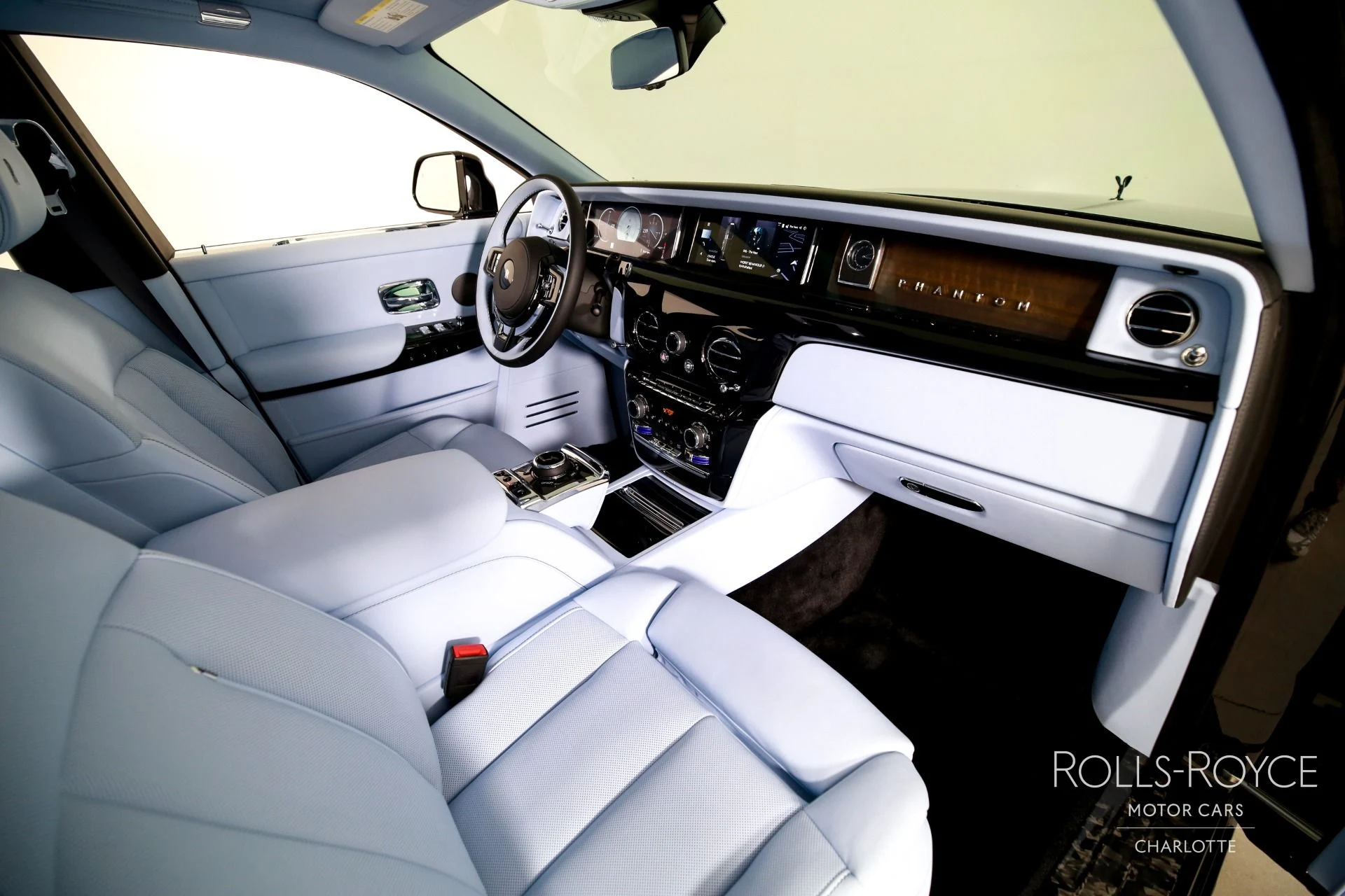 mph035_3639648500_Used_2026_Rolls_Royce_Phantom_1776091031_31468bb1f7