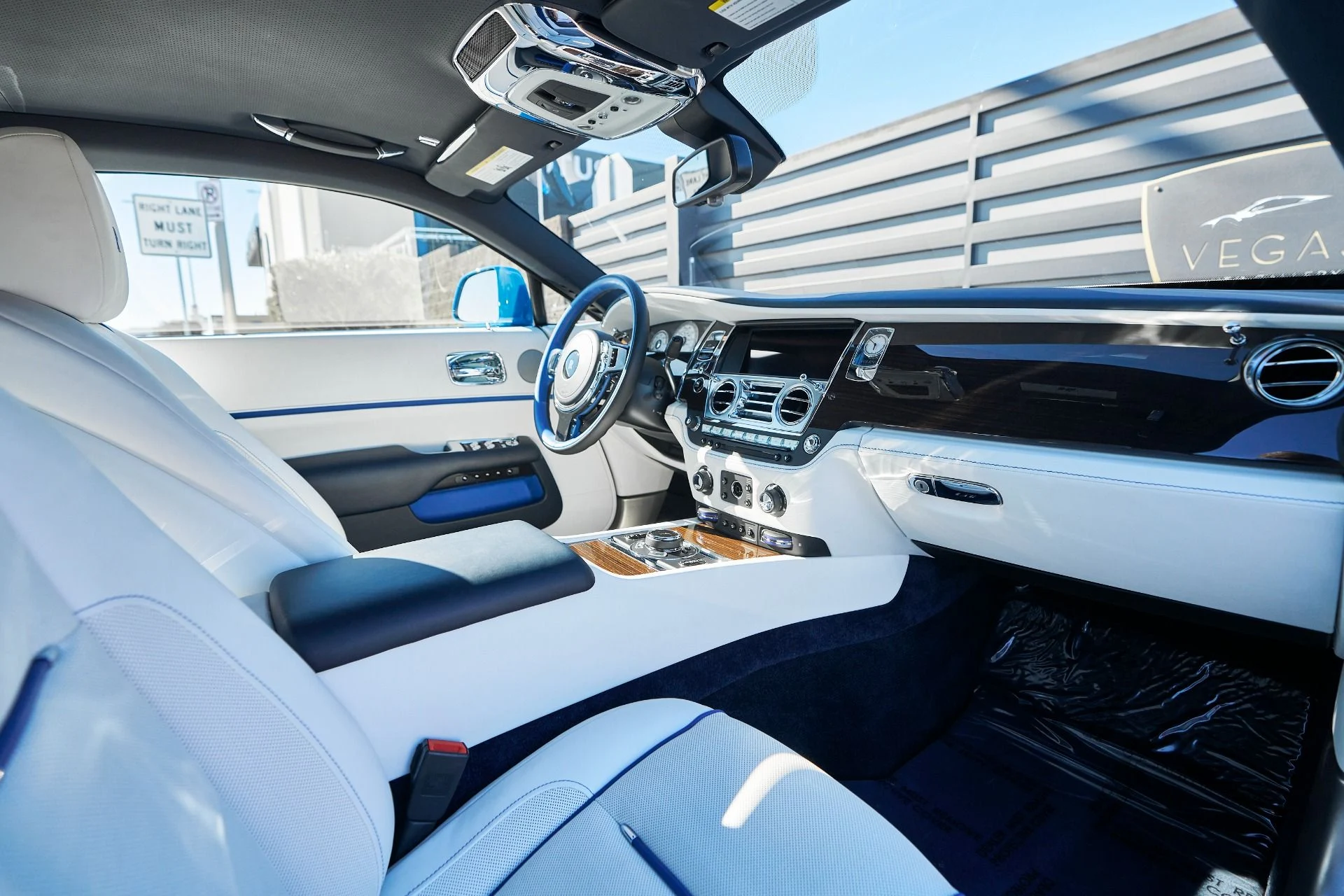 mph035_3640700601_Used_2020_Rolls_Royce_Wraith_Base_1762567750_7a071ab20a