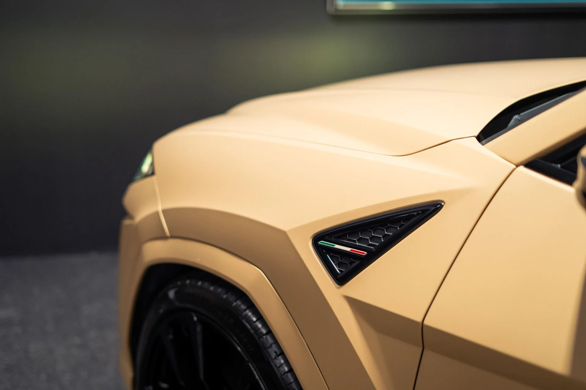 mph035_3650514325_Used_2020_Lamborghini_Urus_1784575479_5926f0b79e