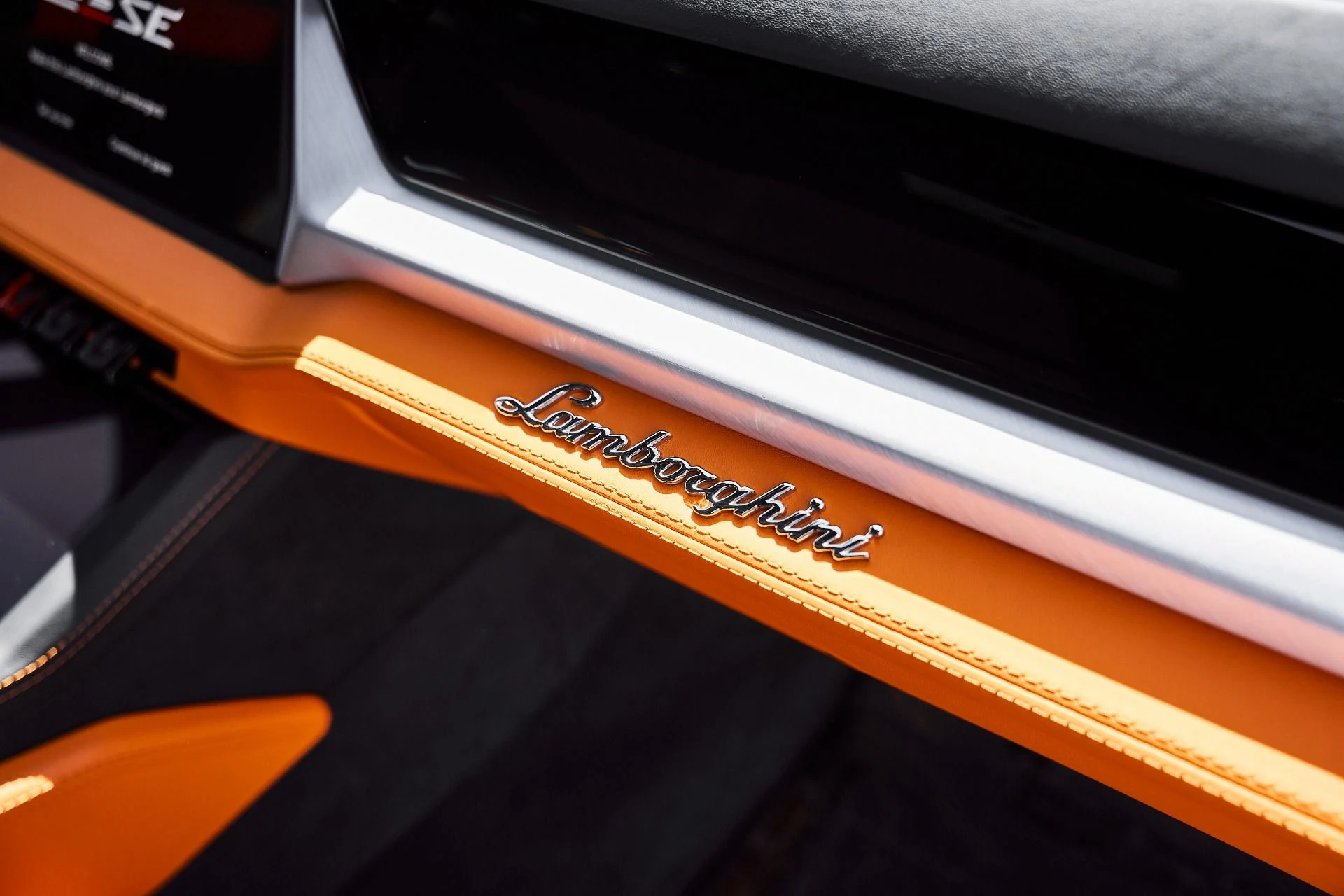 mph035_3653143171_Used_2025_Lamborghini_Urus_SE_1779992020_2589c1fa65