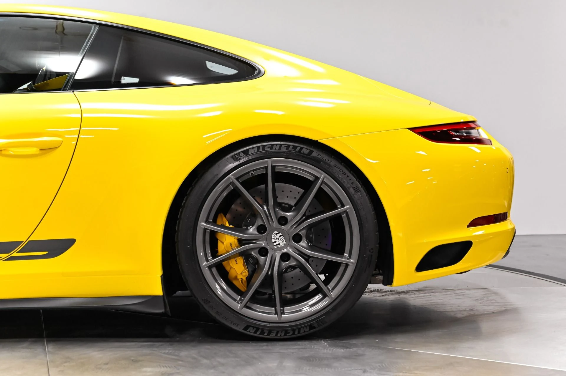 mph035_3660742117_Used_2018_Porsche_911_Carrera_T_1790277713_23721dbd54