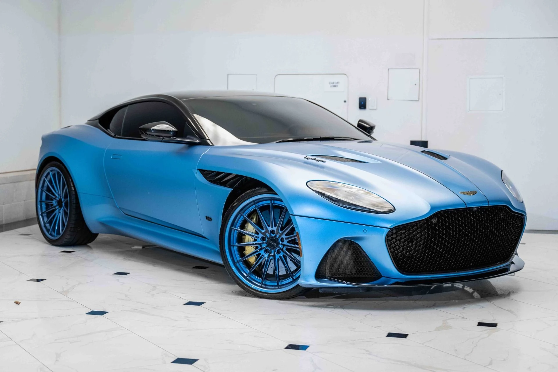 mph035_3661436077_Used_2019_Aston_Martin_DBS_Superleggera_1726670802_a8288d2dc4