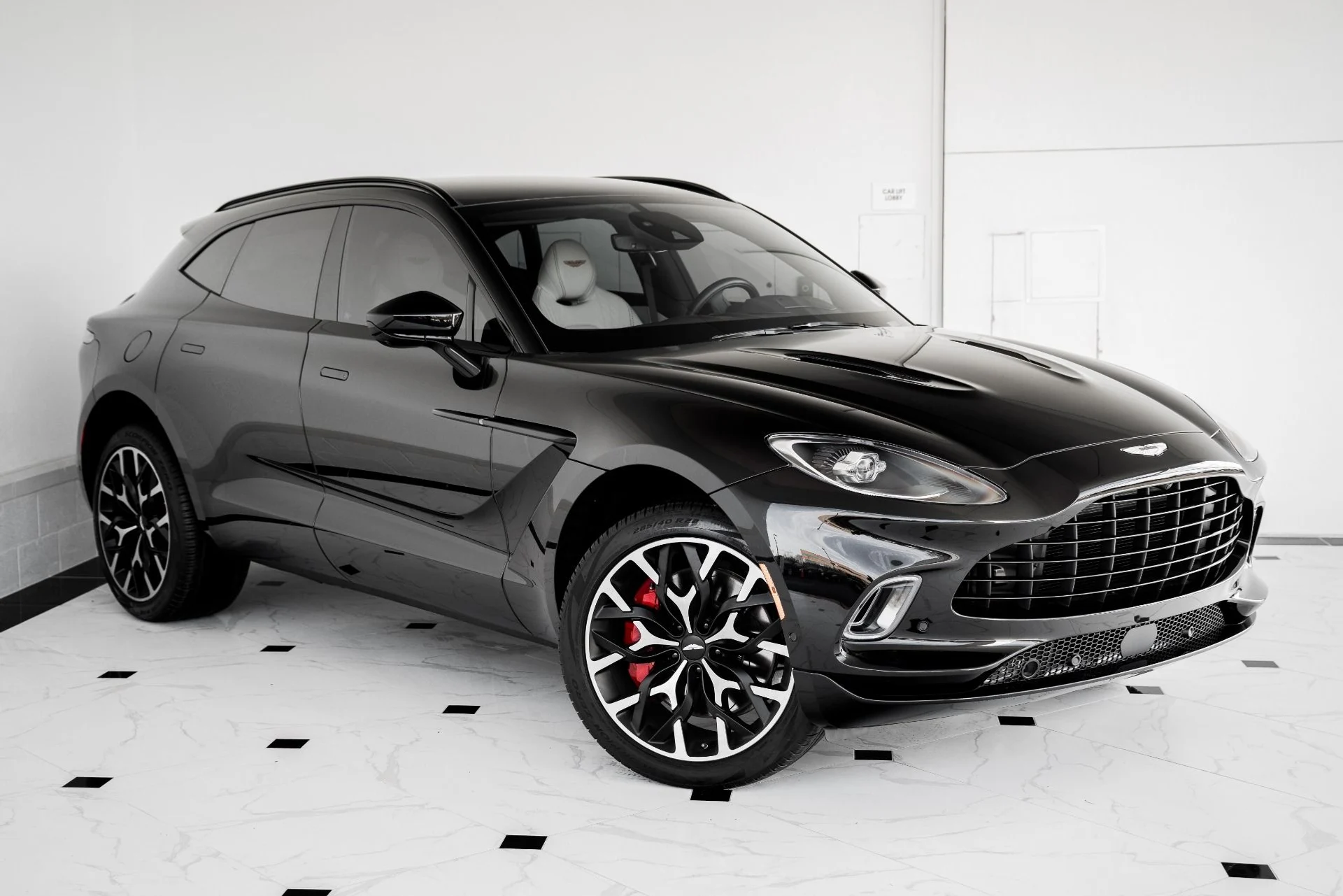 mph035_368122833_Used_2022_Aston_Martin_DBX_550_1675796960_5097b1d60e