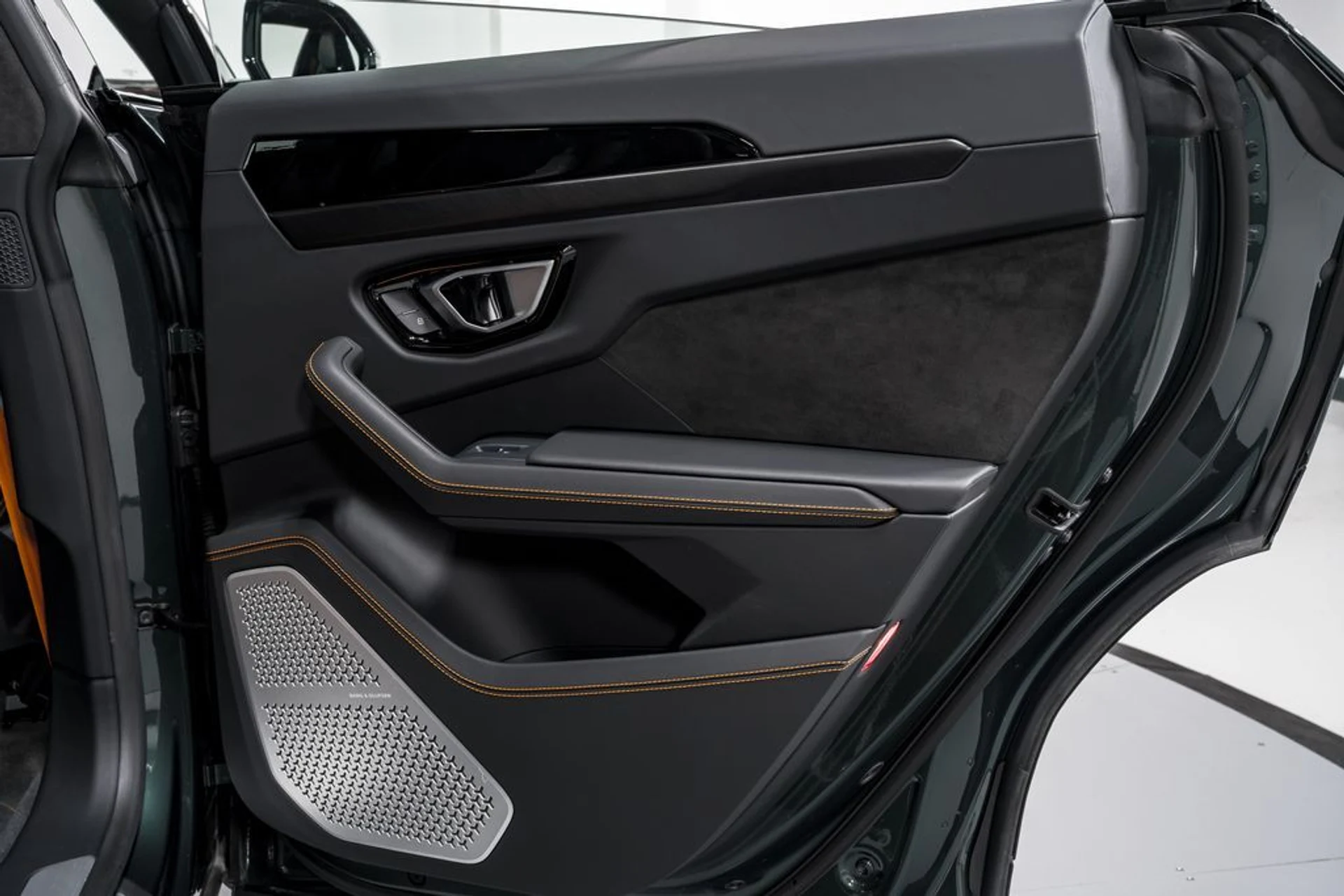 mph035_3683358203_0bb8b5060c56c03336e40084bcbece03x_c31533784e