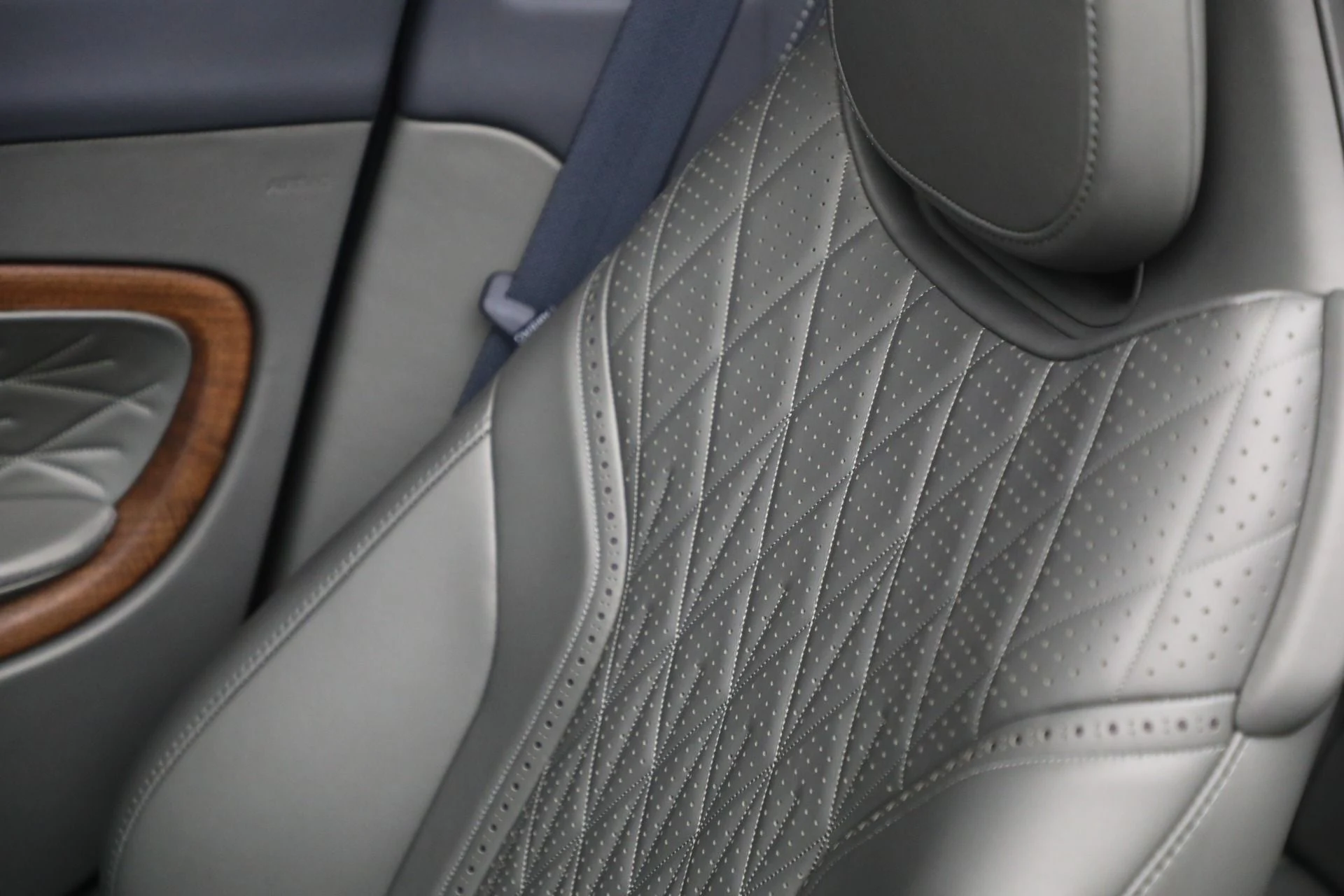 mph035_3685710336_New_2024_Aston_Martin_DB_12_Volante_641777a5d3