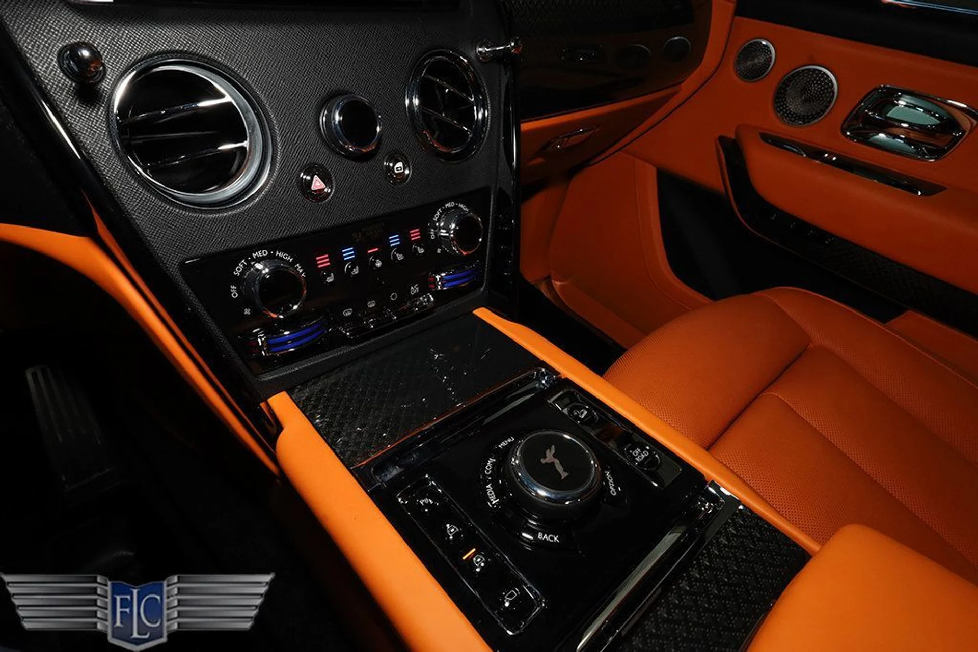 mph035_3694454237_used_2023_rolls_royce_cullinan_blackbadgesportutility_9689_23001935_36_1024_f949f56761