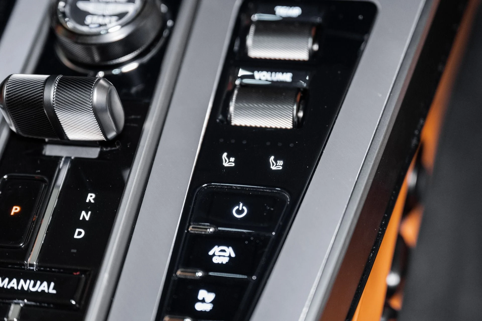 mph035_3702966124_Used_2025_Aston_Martin_Vanquish_1751745162_f823bb4b90