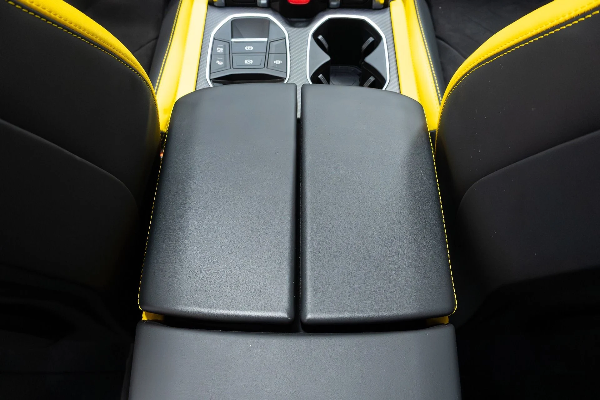 mph035_3708369106_Used_2022_Lamborghini_Urus_Graphite_Capsule_1775757245_44dd8e61e6