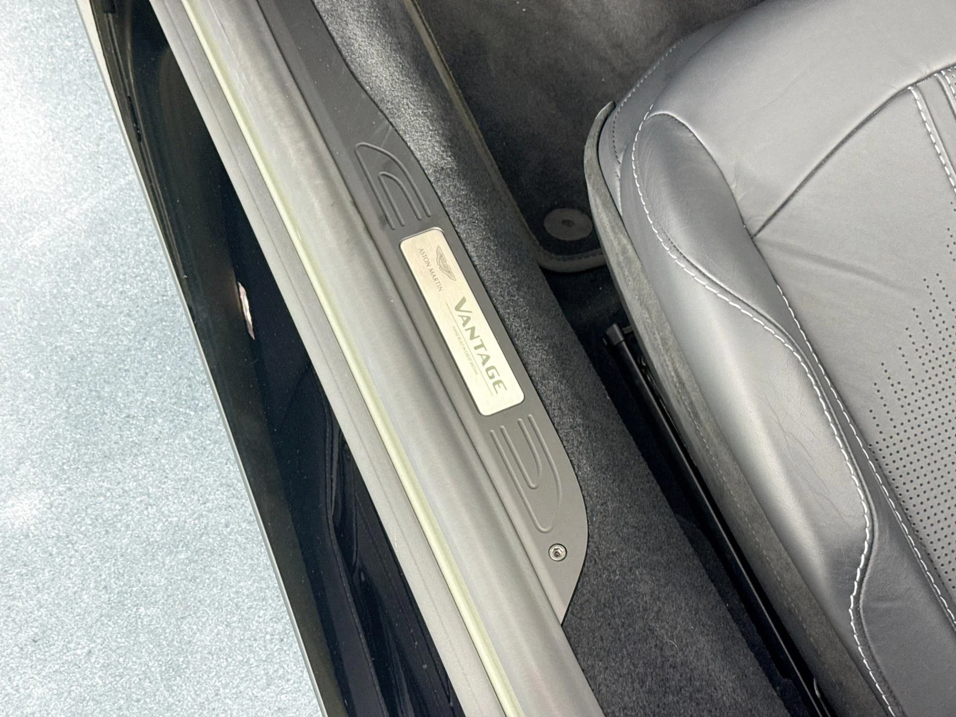 mph035_3725035271_Used_2023_Aston_Martin_Vantage_V8_1783445558_96f8b4e496