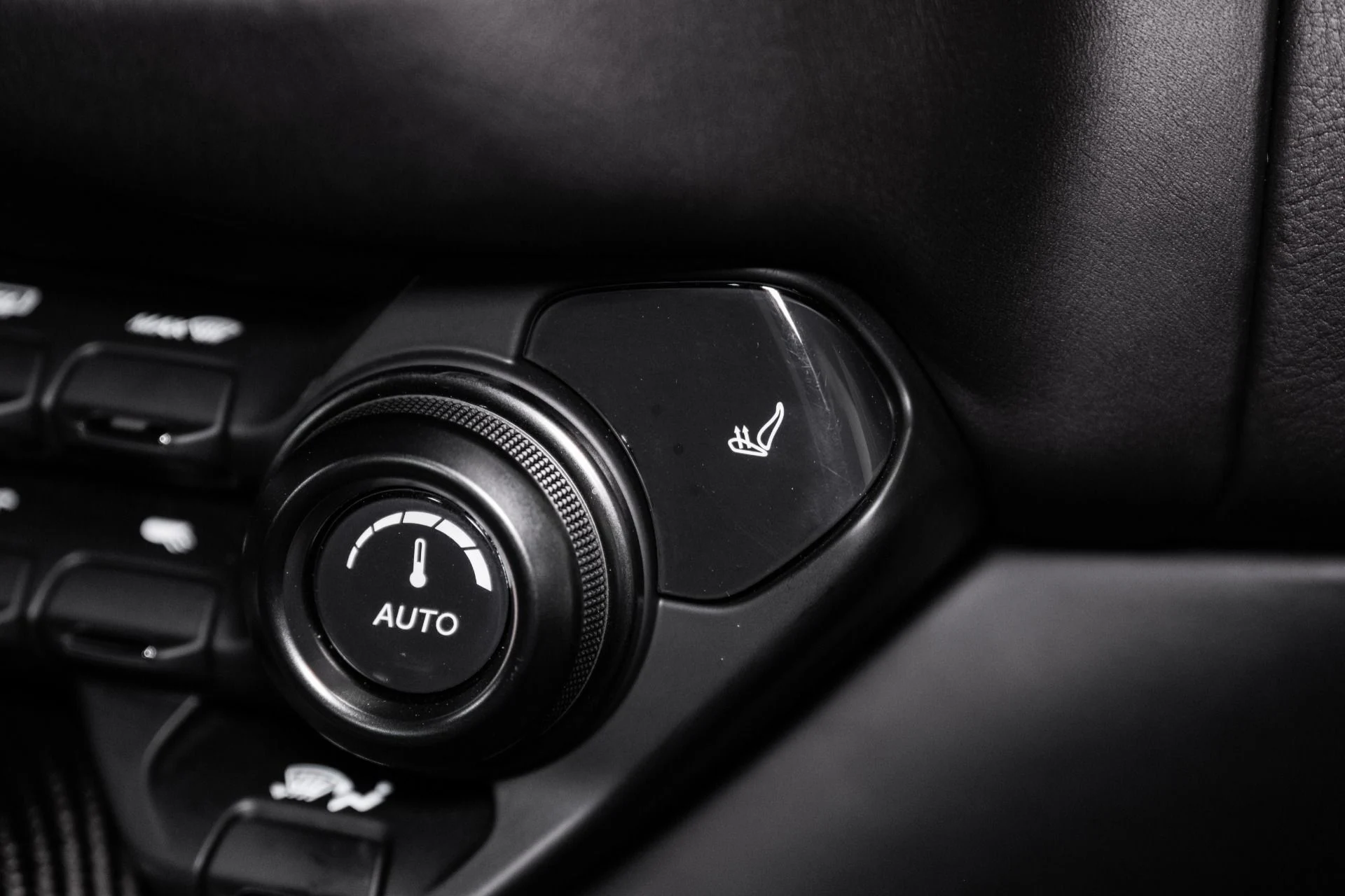 mph035_3730907540_Used_2023_Aston_Martin_Vantage_V8_1772854371_8baebc1769