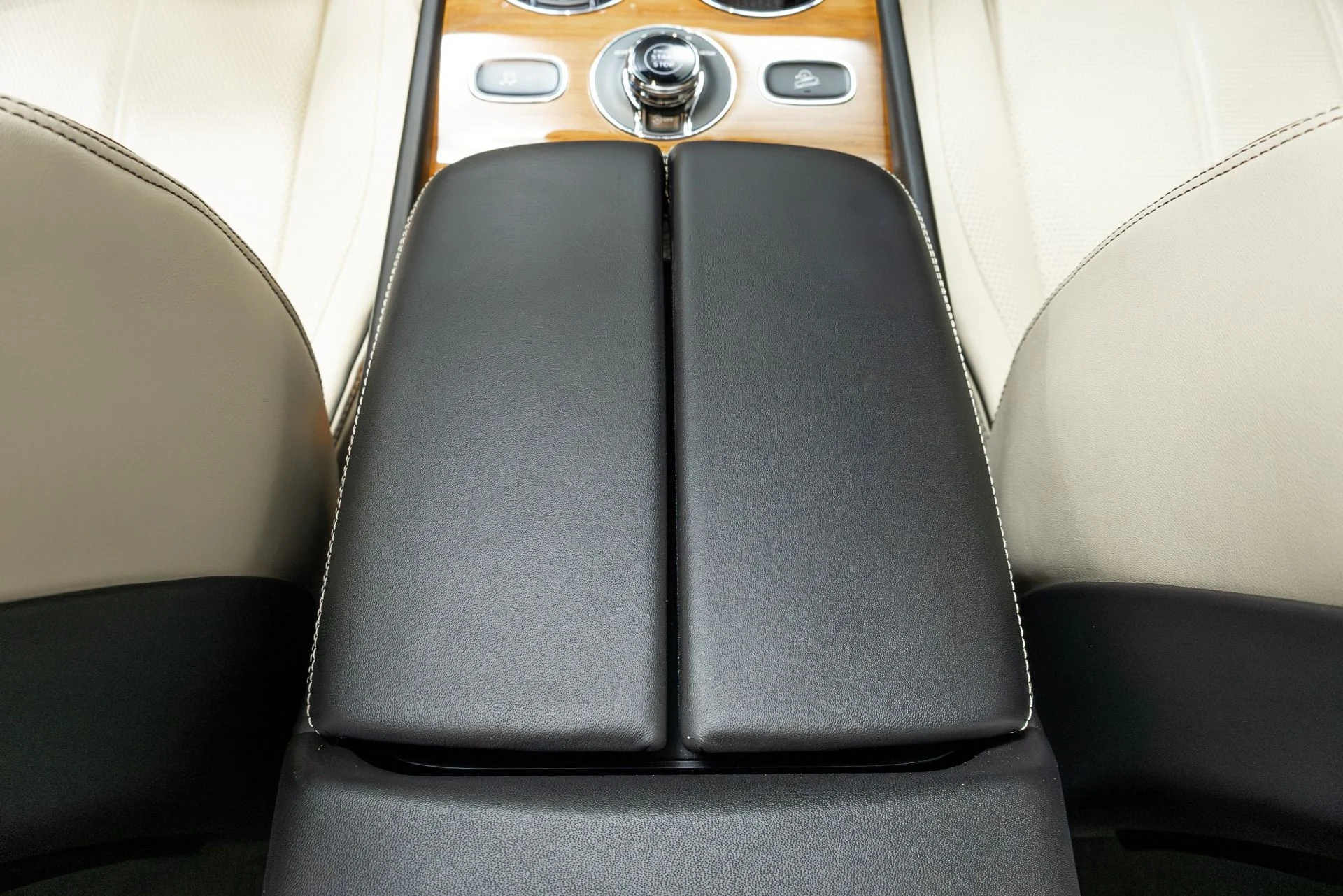 mph035_3731619814_Used_2021_Bentley_Bentayga_V8_First_Edition_1776782316_cecbf471cb